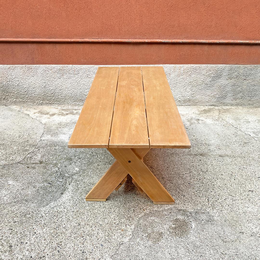 Bois Table artisanale italienne Bauhaus en bois massif de Gerrit Rietveld pour Cassina, années 1980 en vente