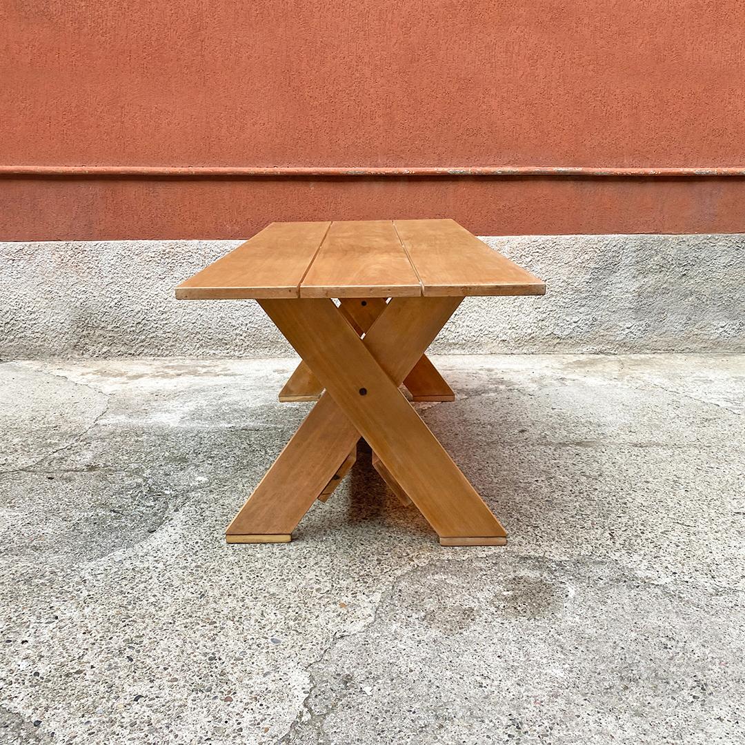 Table artisanale italienne Bauhaus en bois massif de Gerrit Rietveld pour Cassina, années 1980 en vente 1