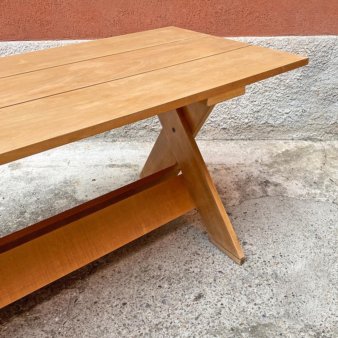 Table artisanale italienne Bauhaus en bois massif de Gerrit Rietveld pour Cassina, années 1980 en vente 3