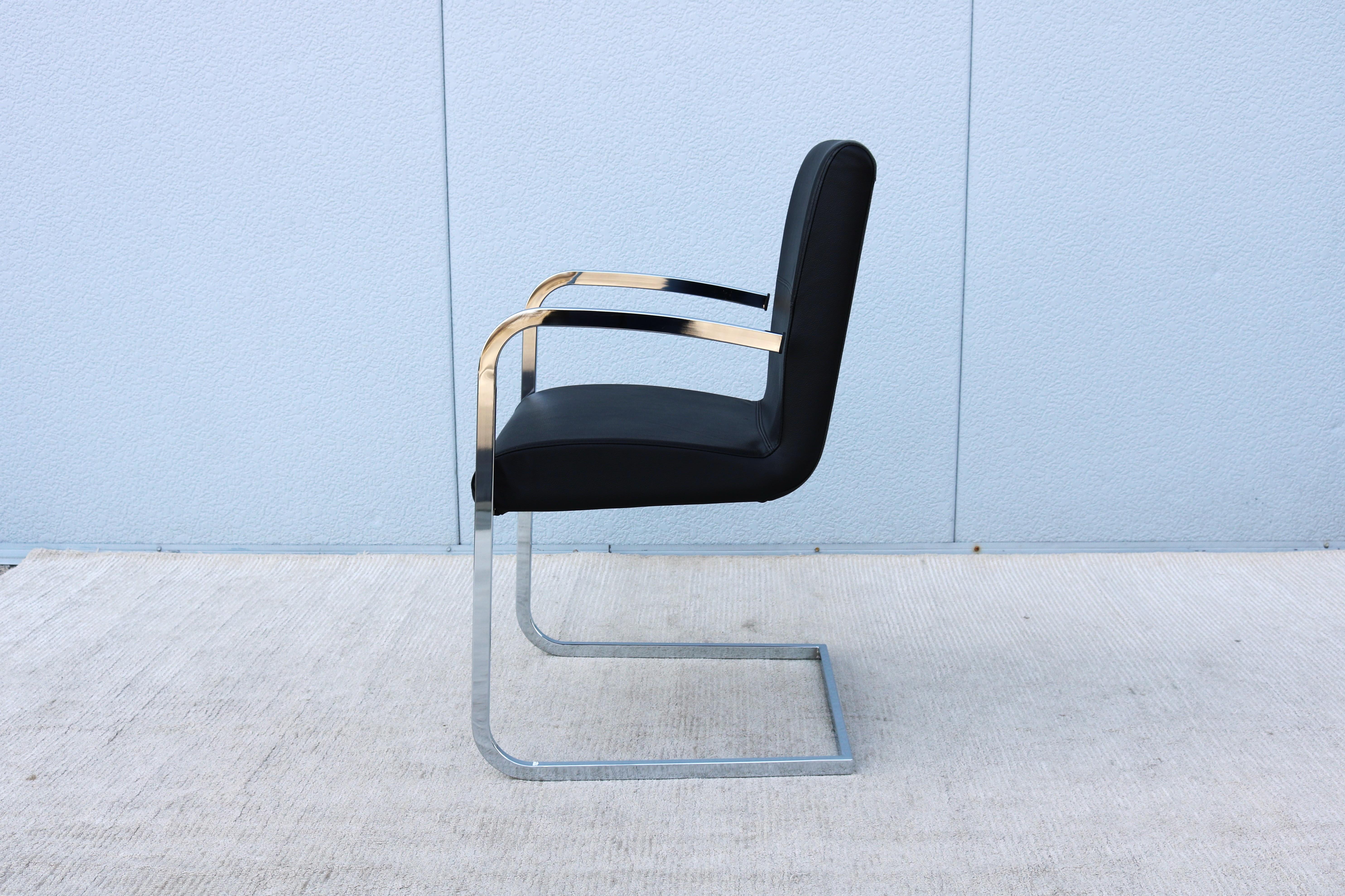 Poltrona Effezeta Cantilever in acciaio cromato e pelle nera in stile Bauhaus italiano in vendita 3