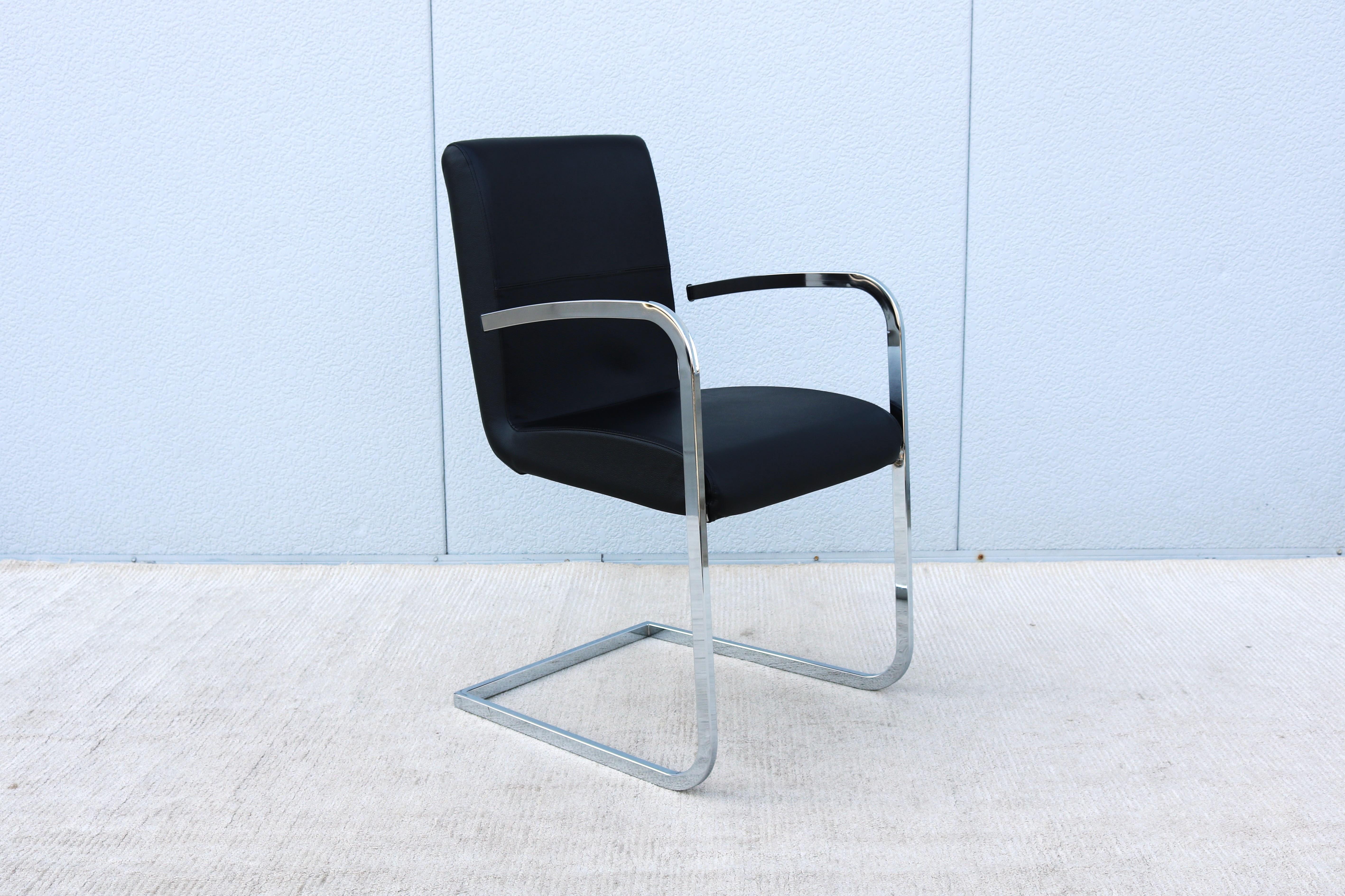 Italiano Poltrona Effezeta Cantilever in acciaio cromato e pelle nera in stile Bauhaus italiano in vendita