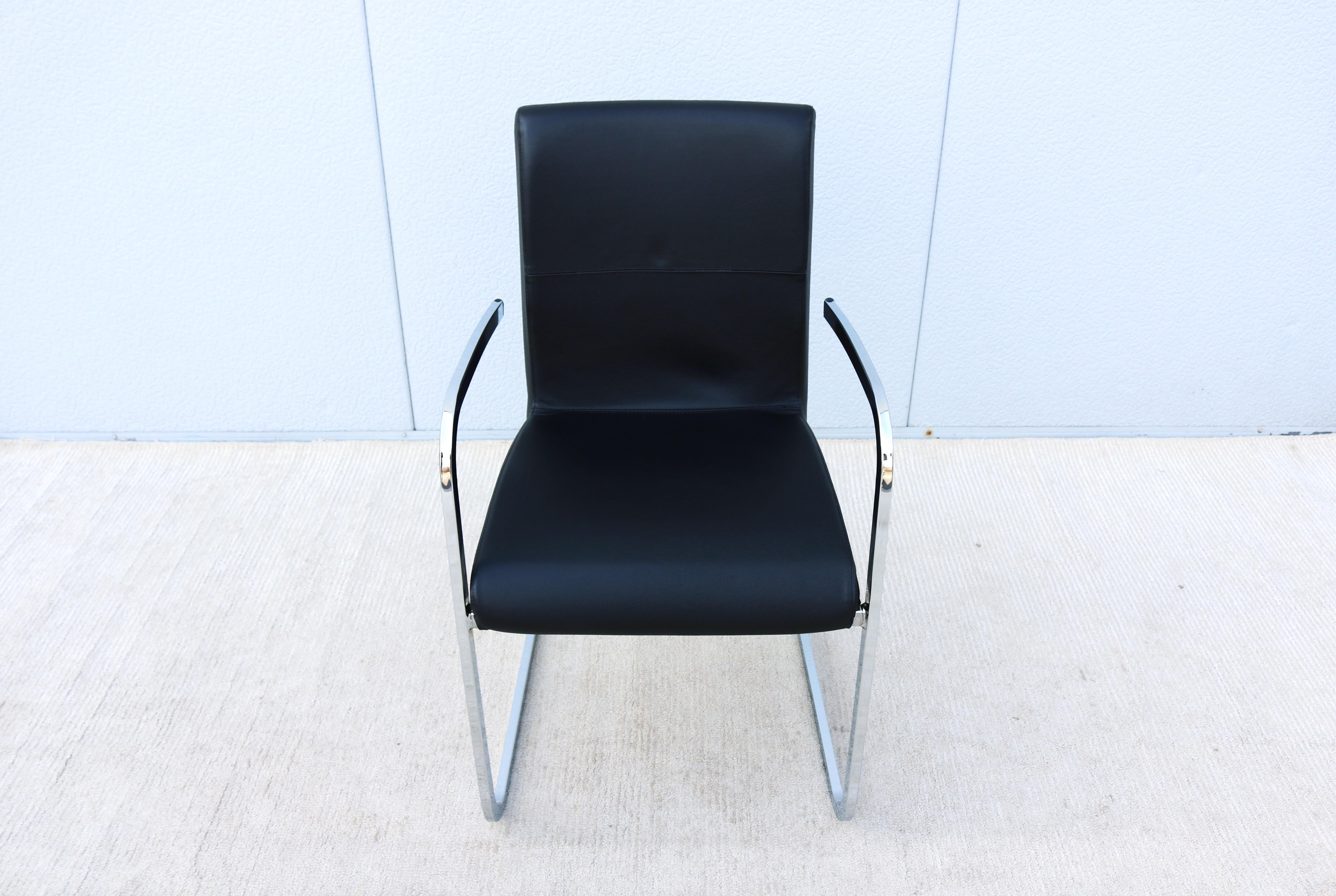 Poltrona Effezeta Cantilever in acciaio cromato e pelle nera in stile Bauhaus italiano In condizioni ottime in vendita a Secaucus, NJ