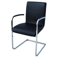 Fauteuil luge Effezeta en acier chromé et cuir noir de style Bauhaus italien