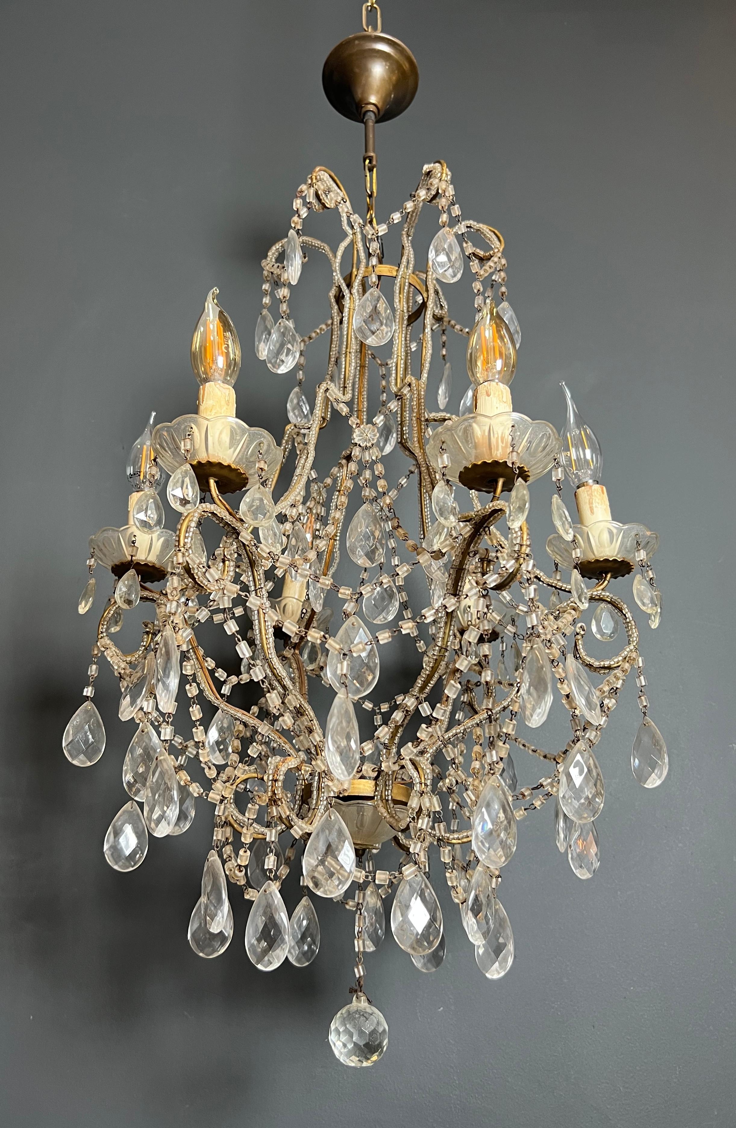 Francese Lampadario italiano con perline e cristalli in vendita