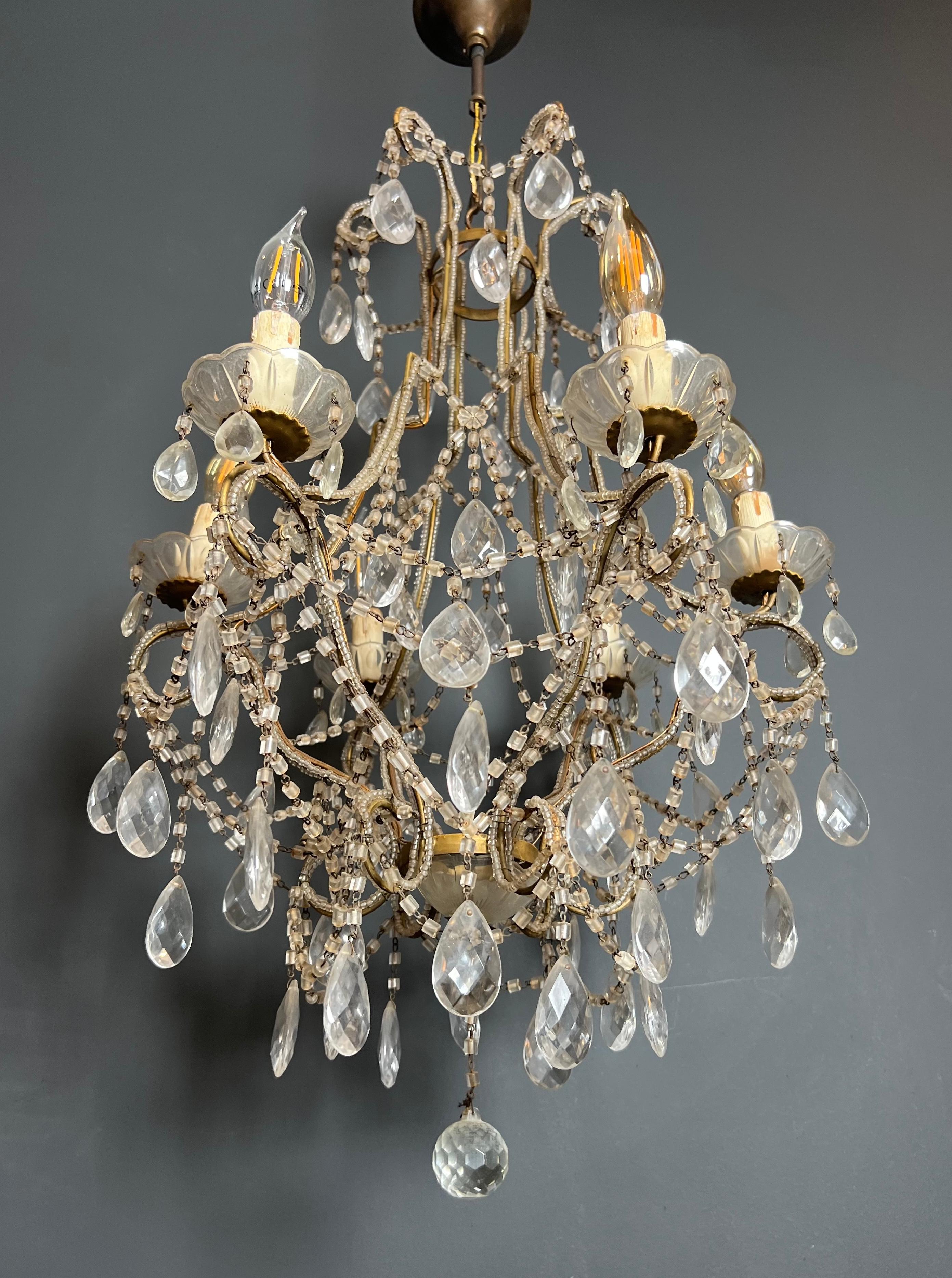 Dorato Lampadario italiano con perline e cristalli in vendita