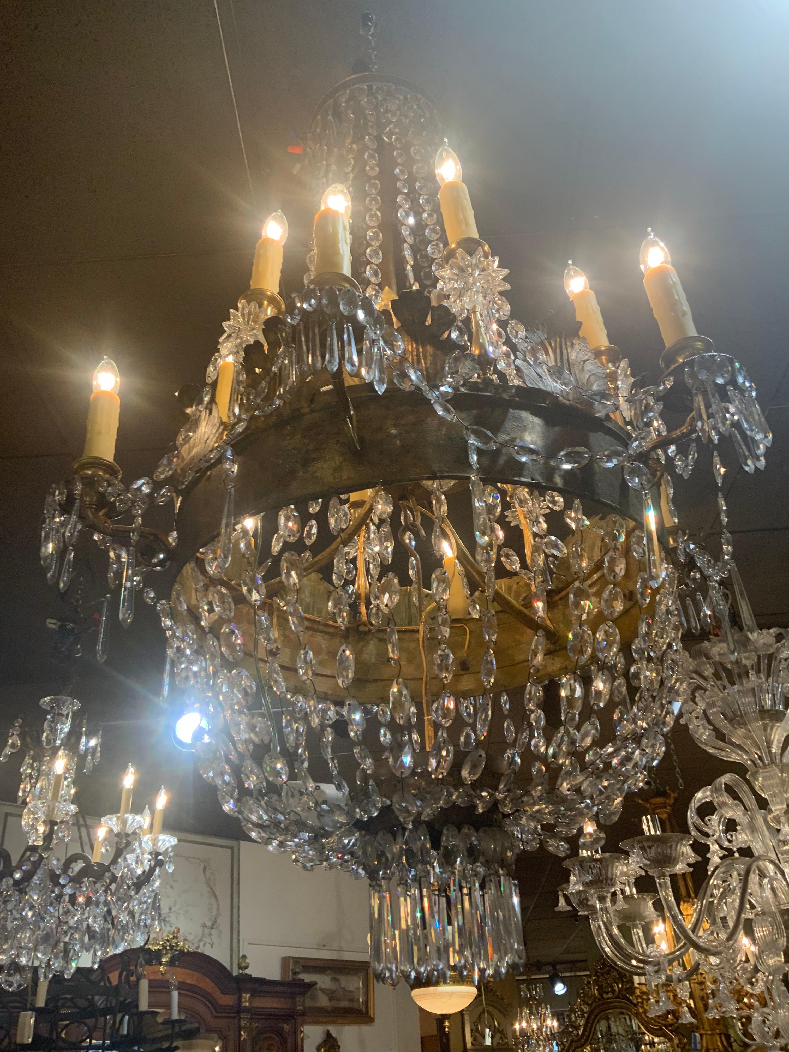 Italian beaded and gilt metal tall chandelier with 14;lights In condizioni ottime in vendita a Houston, TX