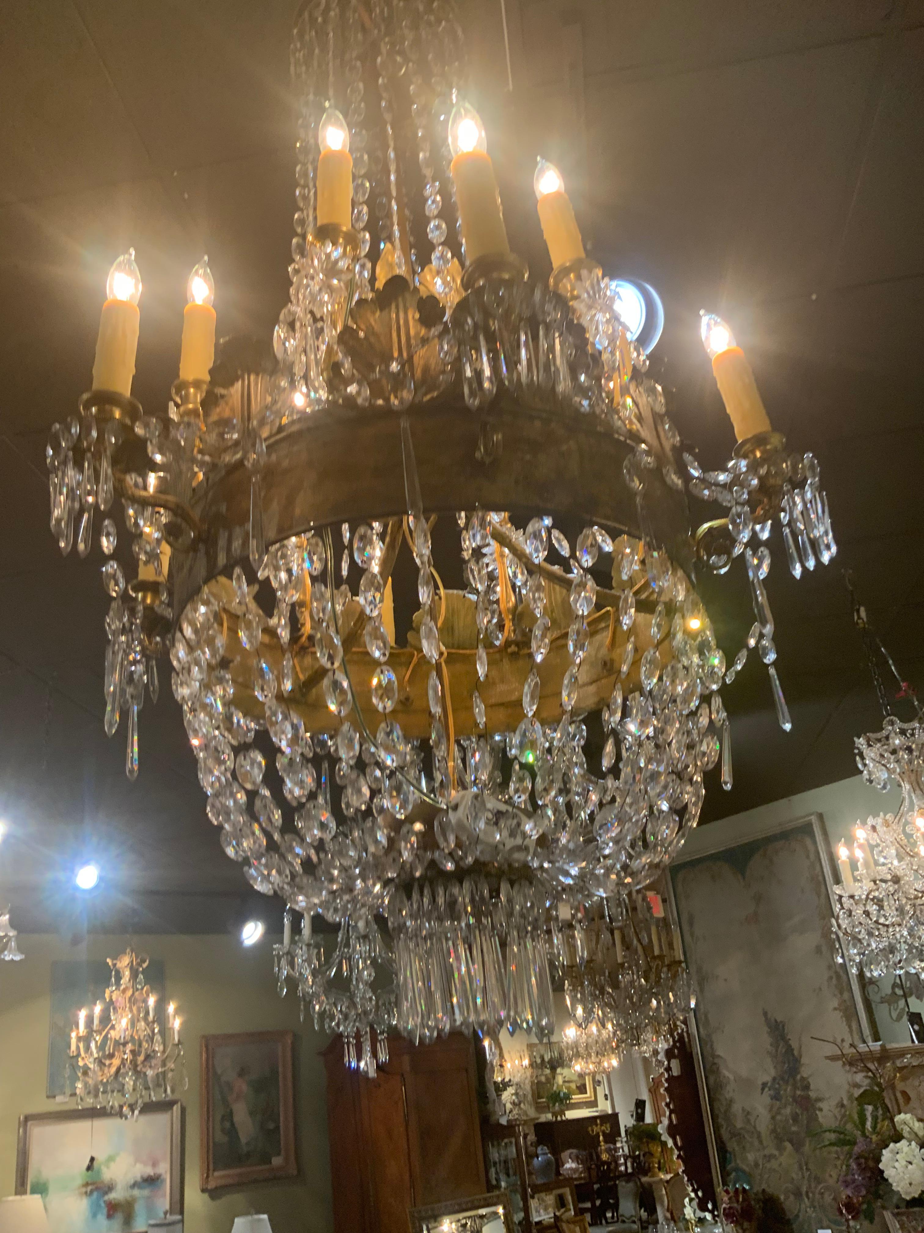 Cristallo Italian beaded and gilt metal tall chandelier with 14;lights in vendita