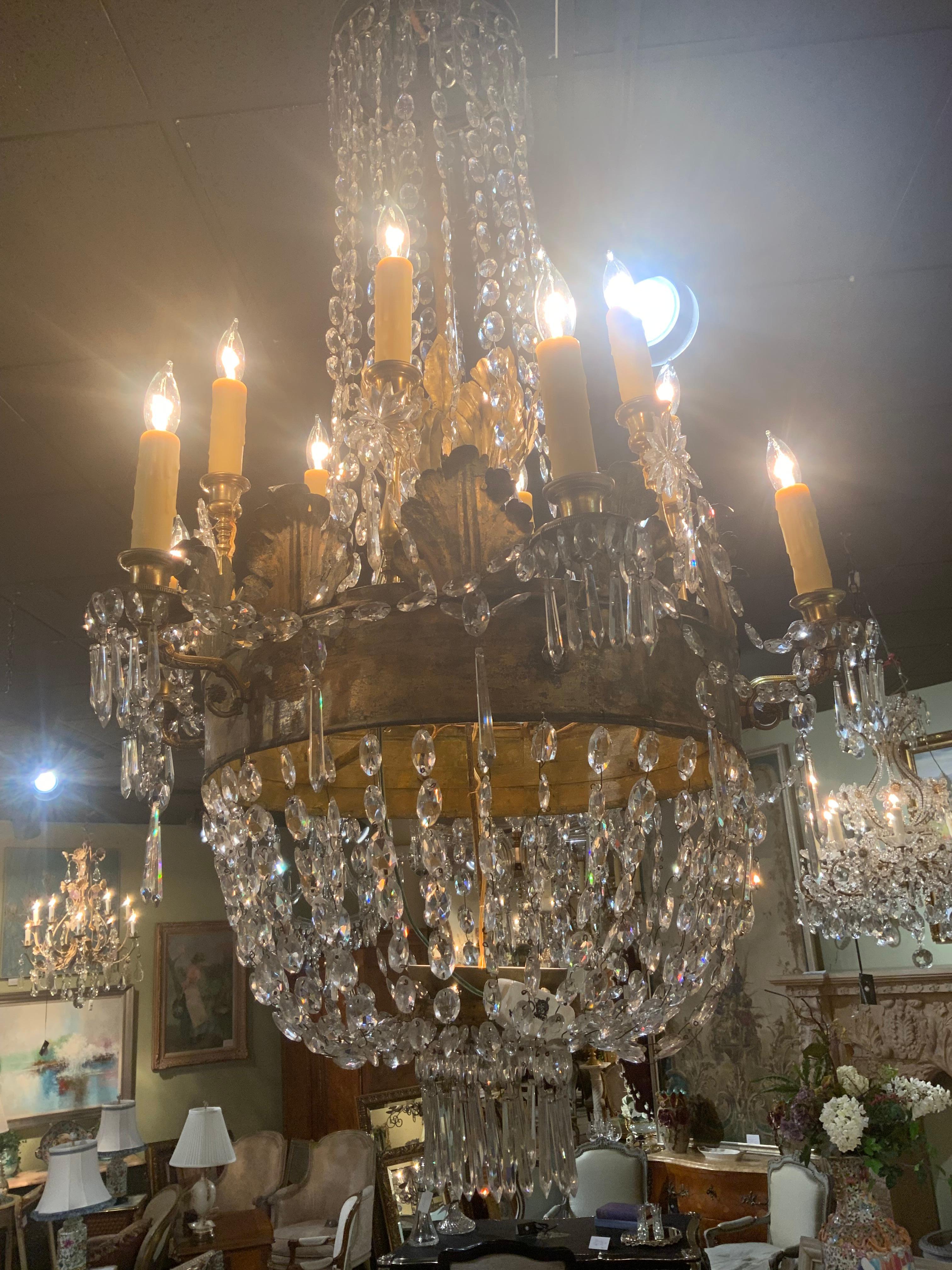 Italian beaded and gilt metal tall chandelier with 14;lights in vendita 1