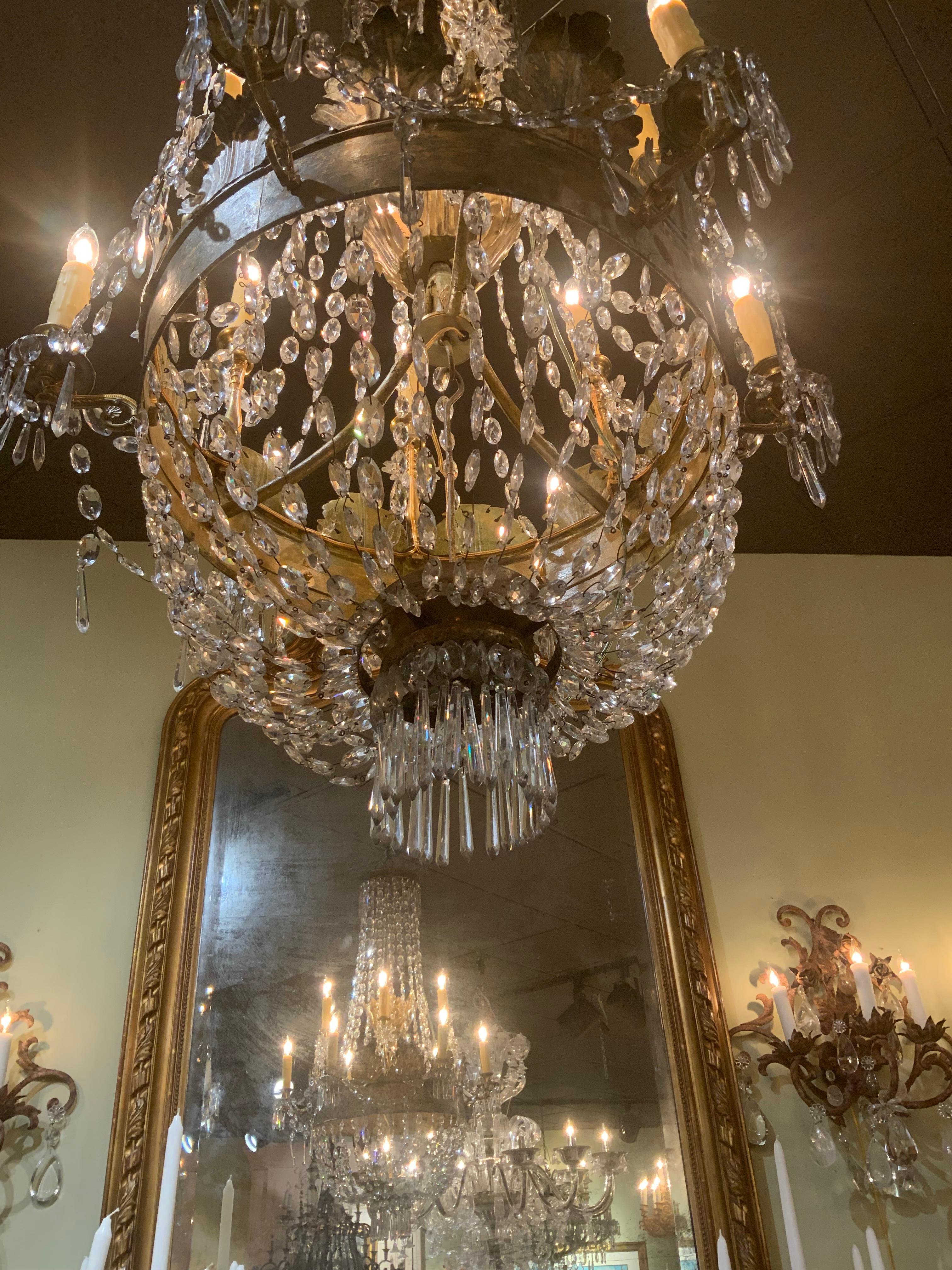 Italian beaded and gilt metal tall chandelier with 14;lights in vendita 2
