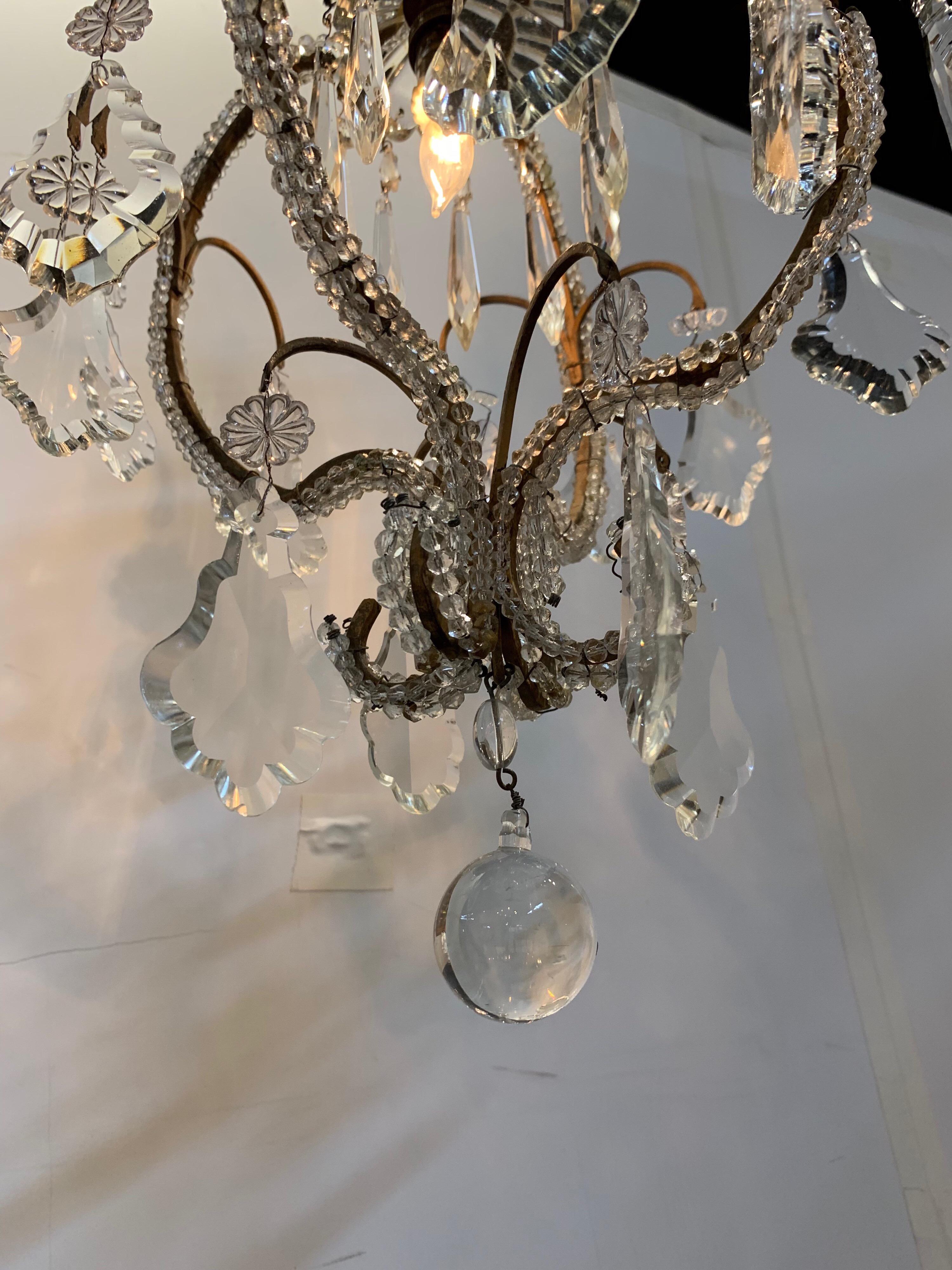 Italienischer Kronleuchter aus Perlenkristall mit einer Leuchte (20. Jahrhundert) im Angebot