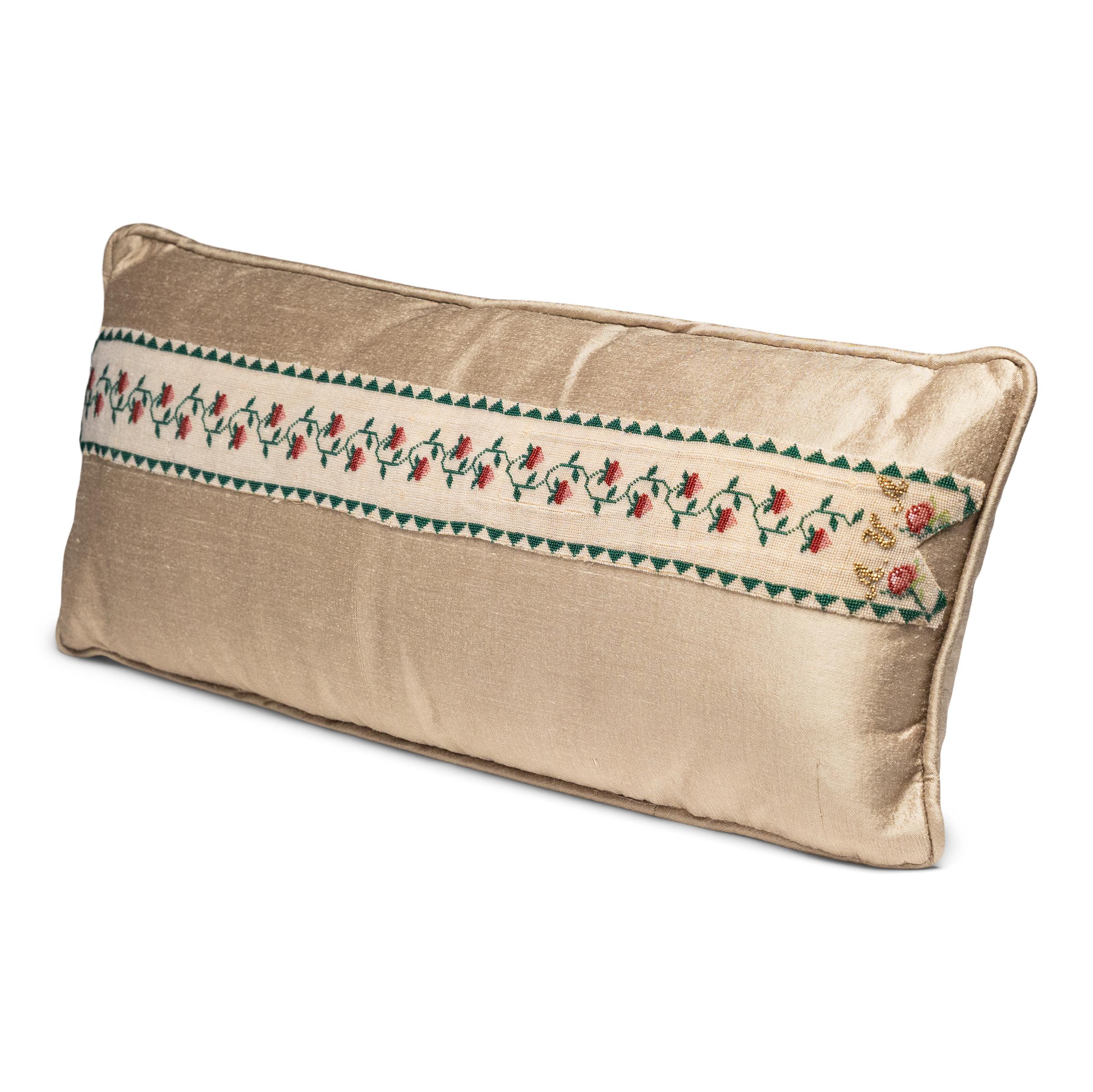 Italienische Perlen Rose Throw Kissen (amerikanisch) im Angebot
