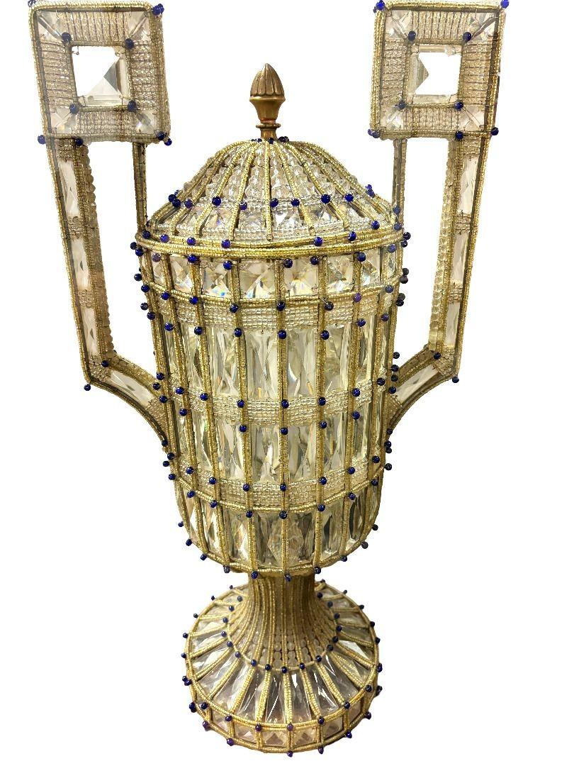 Italienische Vasenlampe aus Glas und geschliffenem Kristall mit Perlenstickerei im Koffer (Metall) im Angebot