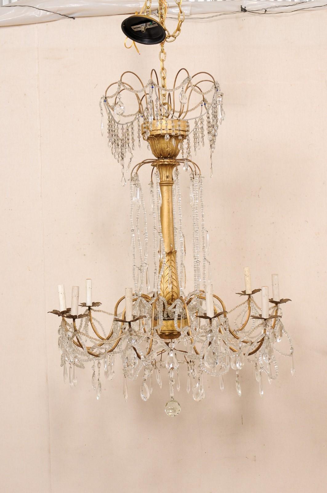 Bellissimo lampadario italiano a 10 luci in cristallo con colonna centrale in legno dorato, 47 