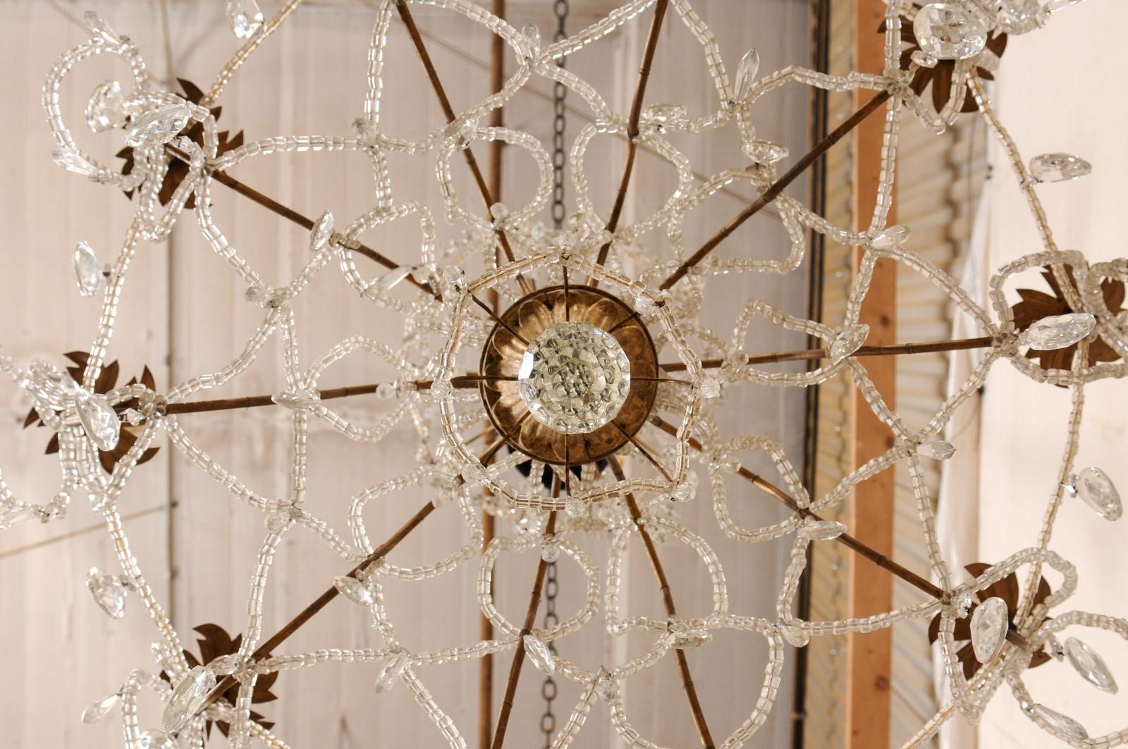 Italienischer wunderschöner Kristall-Kronleuchter mit 10 Lichtern und vergoldeter Holzsäule in Mittelsäule, 47