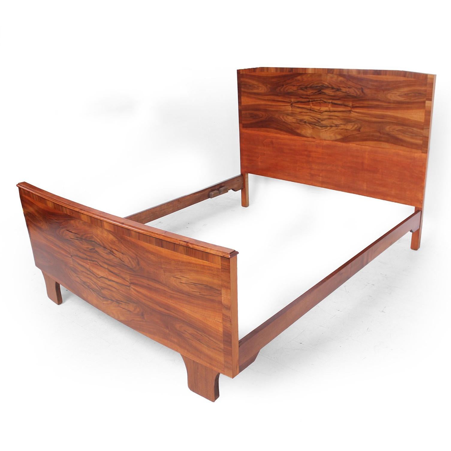 For your consideration a Italian bed frame with exotic wood.

Unmarked, no information on the maker. 

Beautiful design with oversize sculptural legs (foot board) Book matched exotic veneer. 

Overall dimensions:
Headboard 48