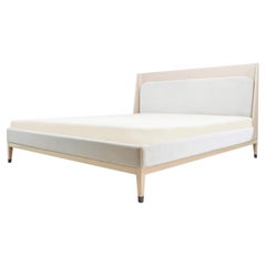 Italienisches gepolstertes Bett in King Size aus Nubuck und Samt mit Holzbeinen