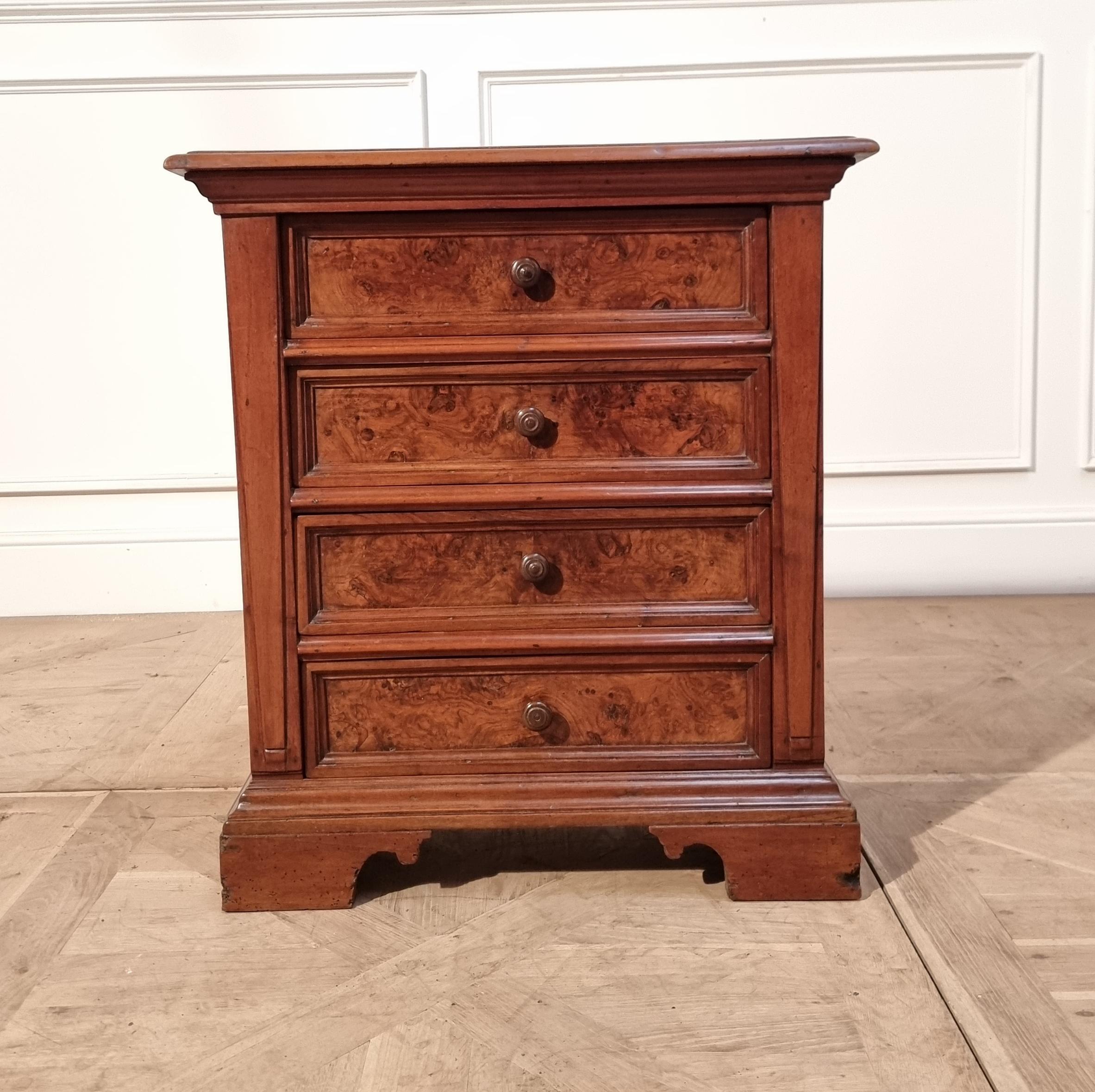 Small 19th C Italian walnut / burr walnut bedside chest of drawers. 1840.

Reference: 7654

Dimensions
27 inches (69 cms) Wide
14 inches (36 cms) Deep
30.5 inches (77 cms) High