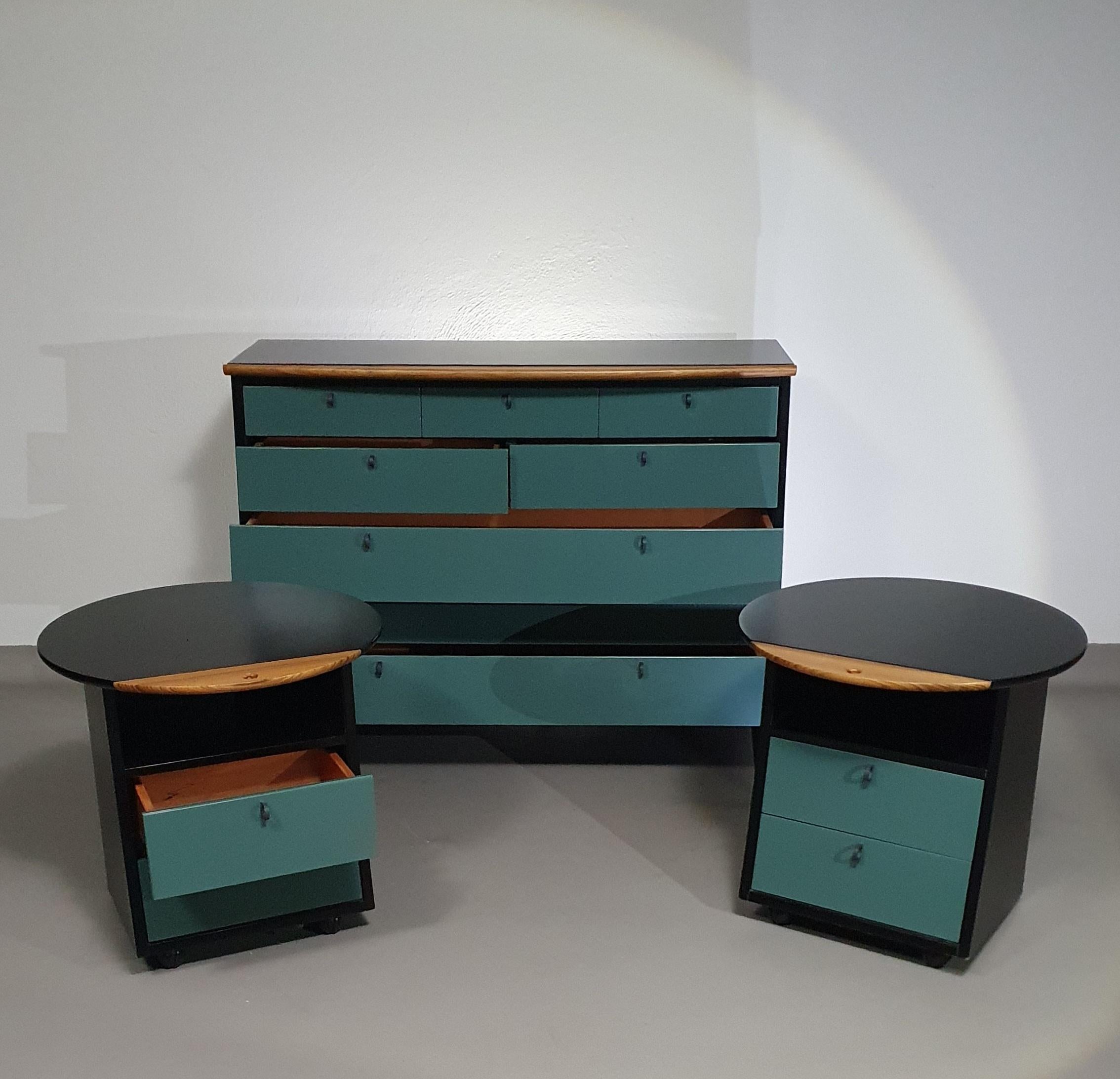 Chest of drawers / bedside tables
2 x Italian Bedside nightstands Tables / 1 x sideboard by Umberto Asnago for Giorgetti Italia, 1982, Set of 3
Creator
Umberto Asnago
Manufacturer
Giorgetti
Design Period
1980 to 1989
Year
1982
Production