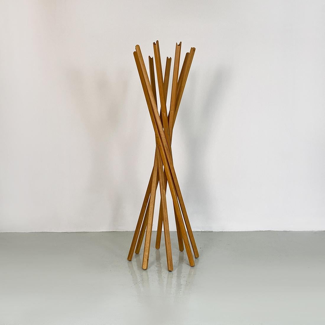 Italian beech Sciangai coat stand by De Pas, D'Urbino, Lomazzi for Zanotta, 1979
Sciangai model coat hanger, with structure entirely in solid beech made up of eight strips that can be jointed simultaneously by means of a single metal ring placed