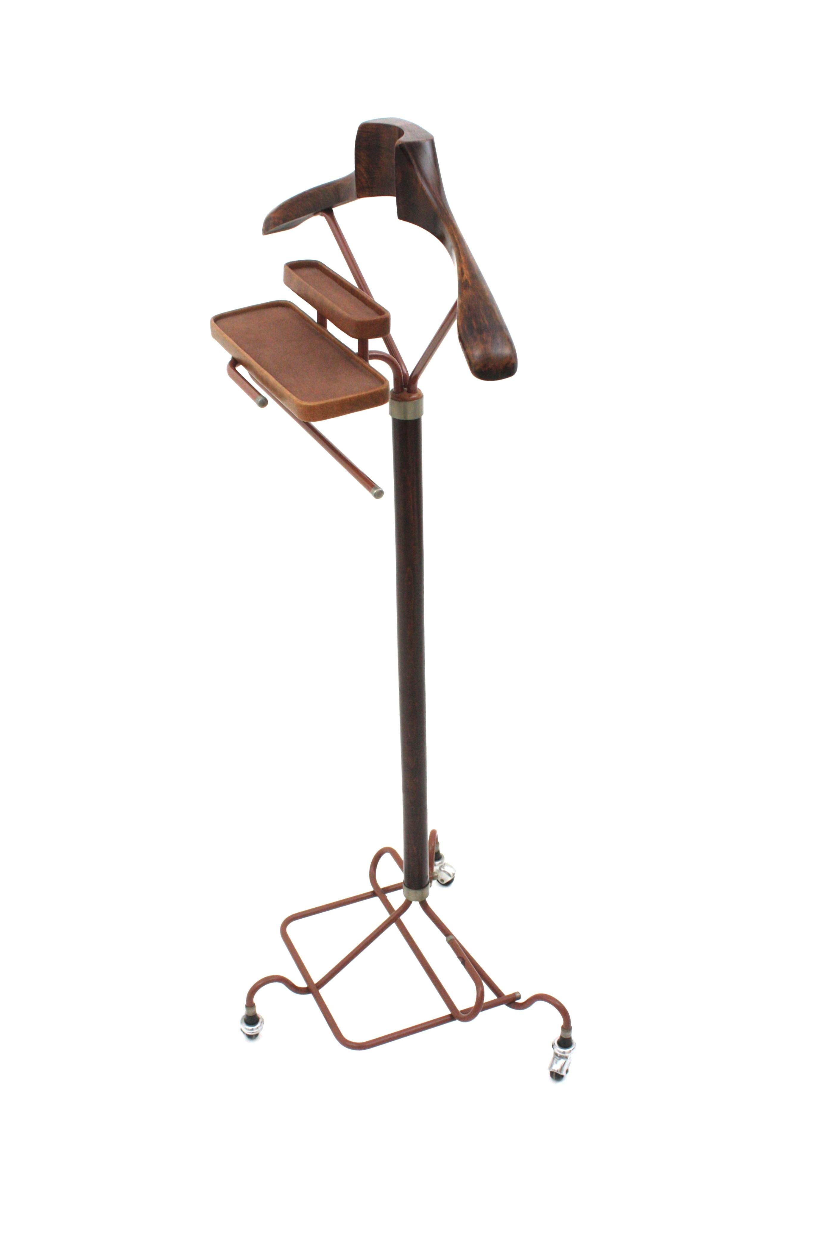 Italian Beech Wood and Acrylic Valet Stand Dressboy, 1960s For Sale 2