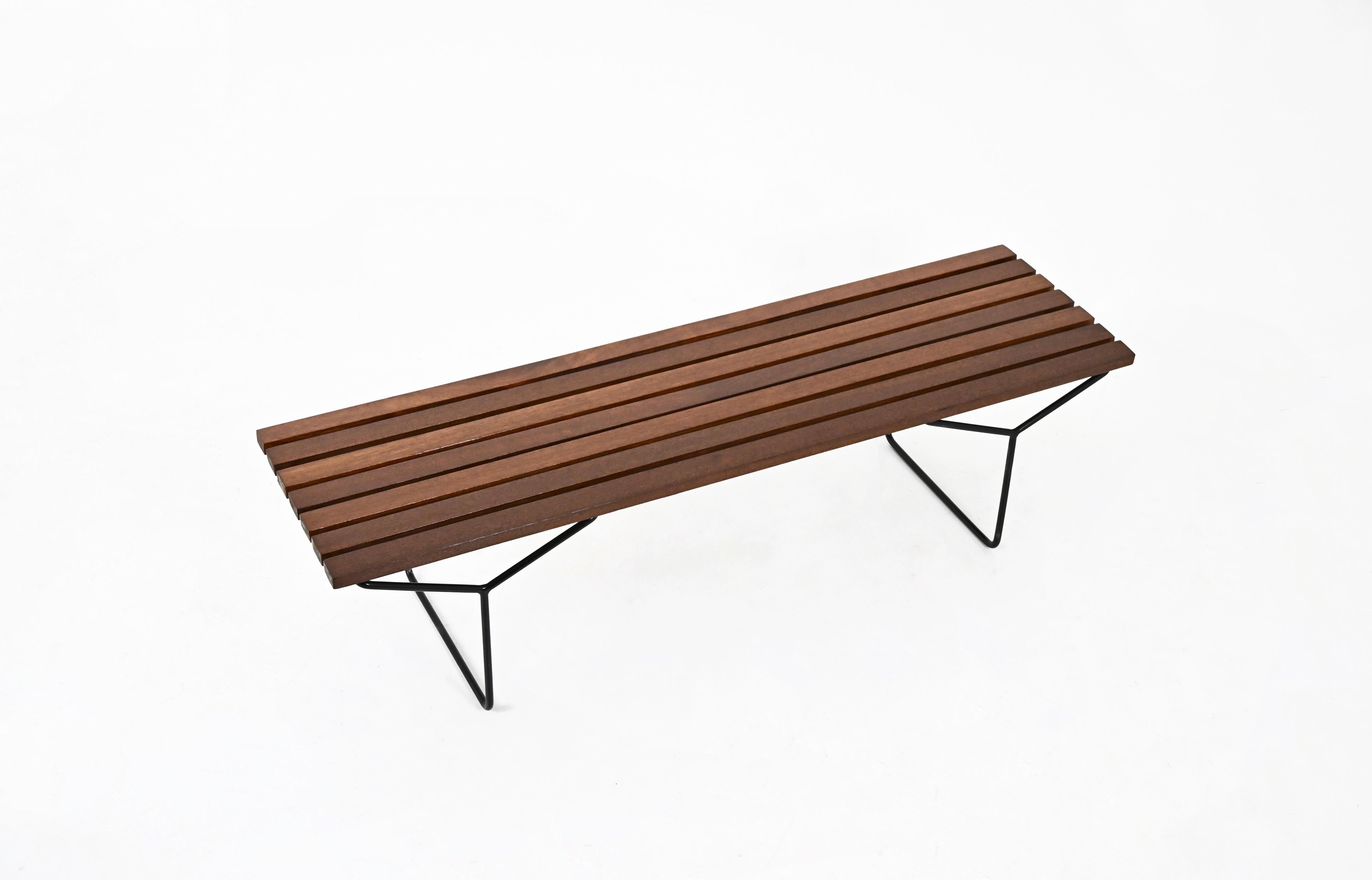 Wooden bench and black metal foot. Wear due to time and age of the bench.
FOR SHIPPING, REQUEST US FOR RECEIVE THE BEST PRICE
