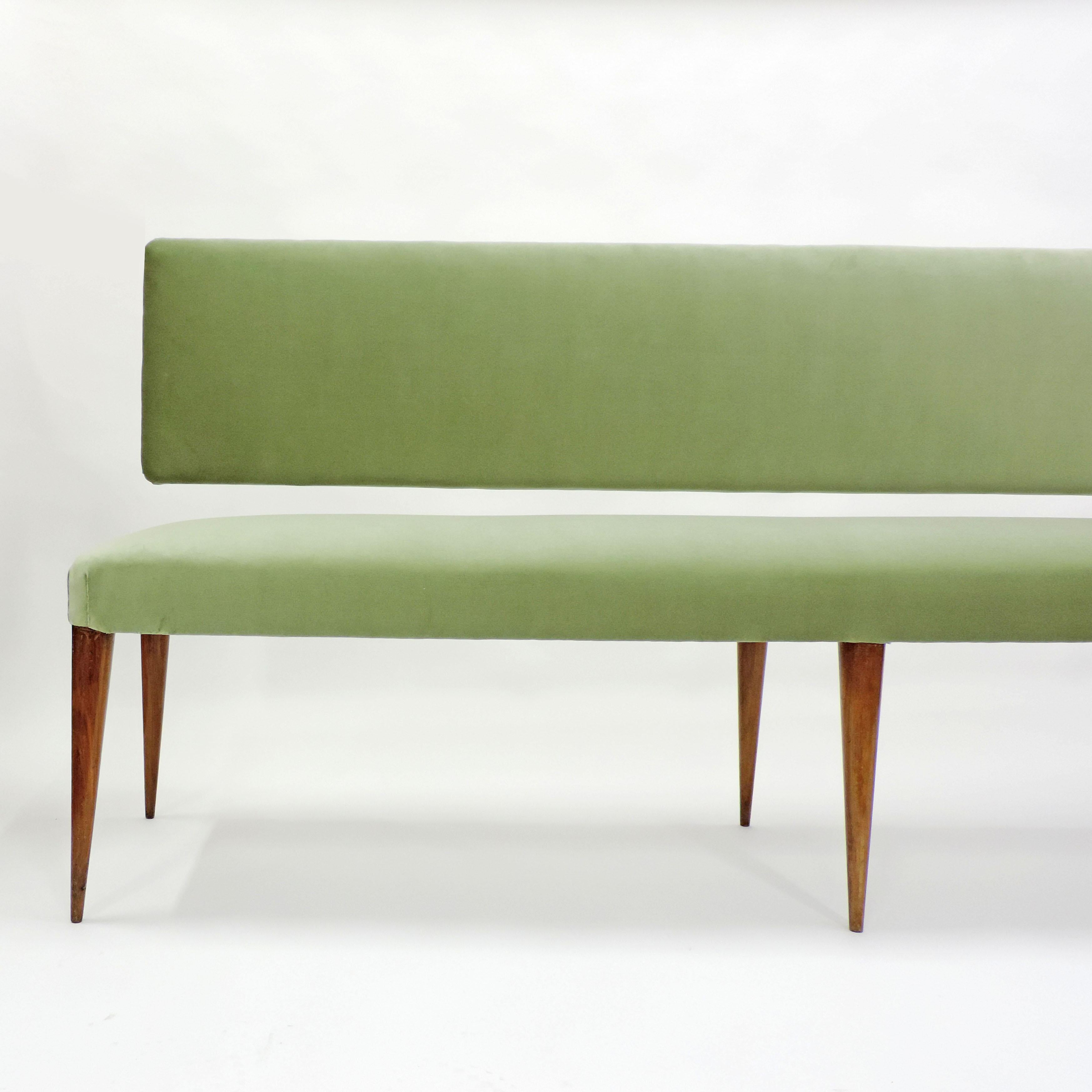 Spectacular Italian bench / settee with wall hanging back, Italy, 1950.
 