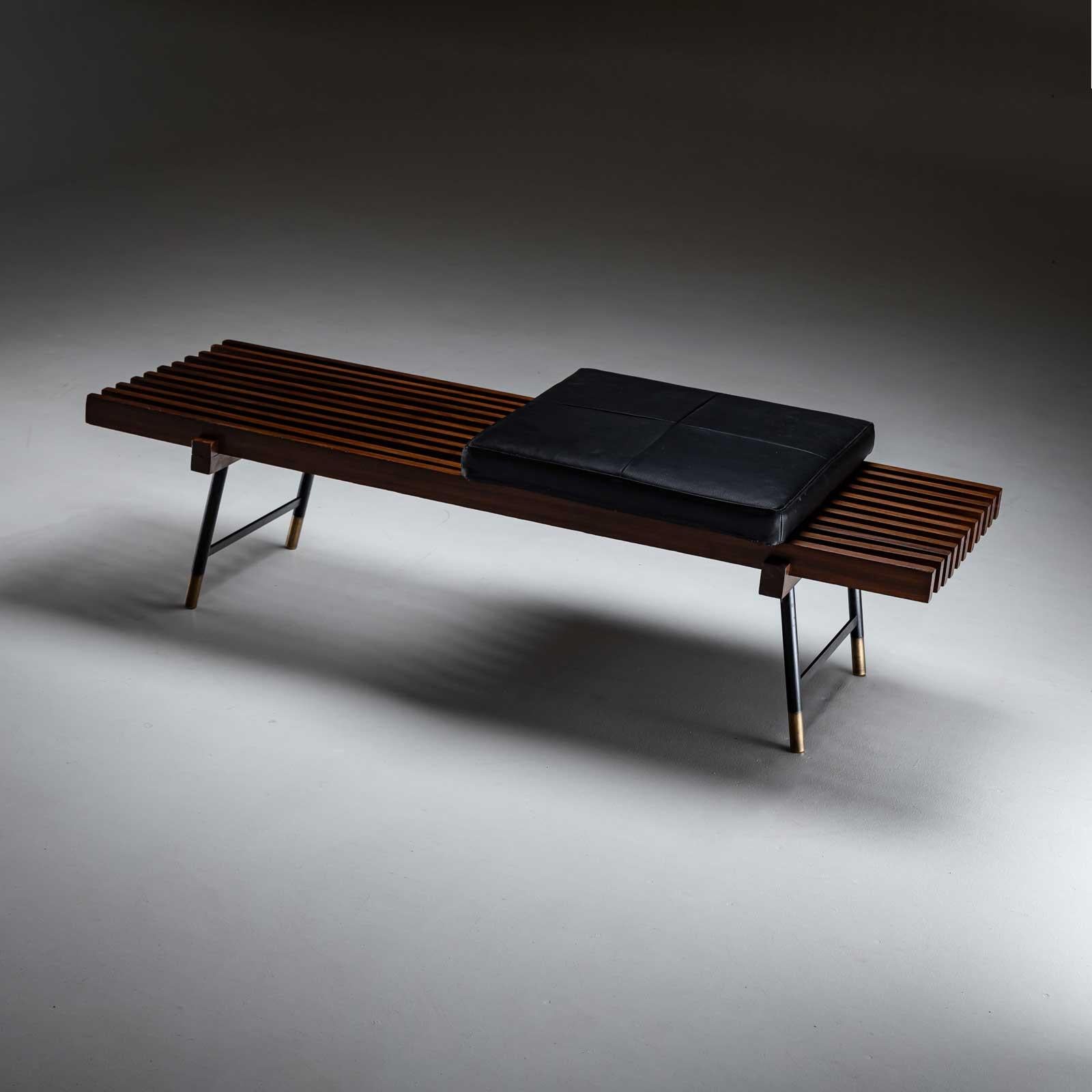 Métal Banc italien avec coussin en cuir, vers 1960 en vente