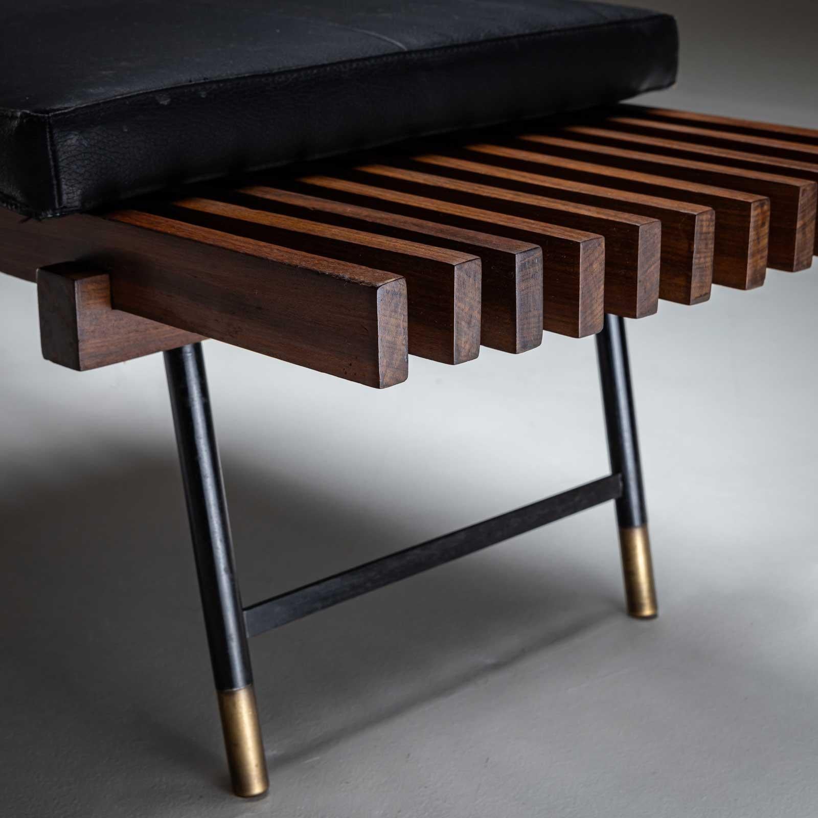 Banc italien avec coussin en cuir, vers 1960 en vente 4