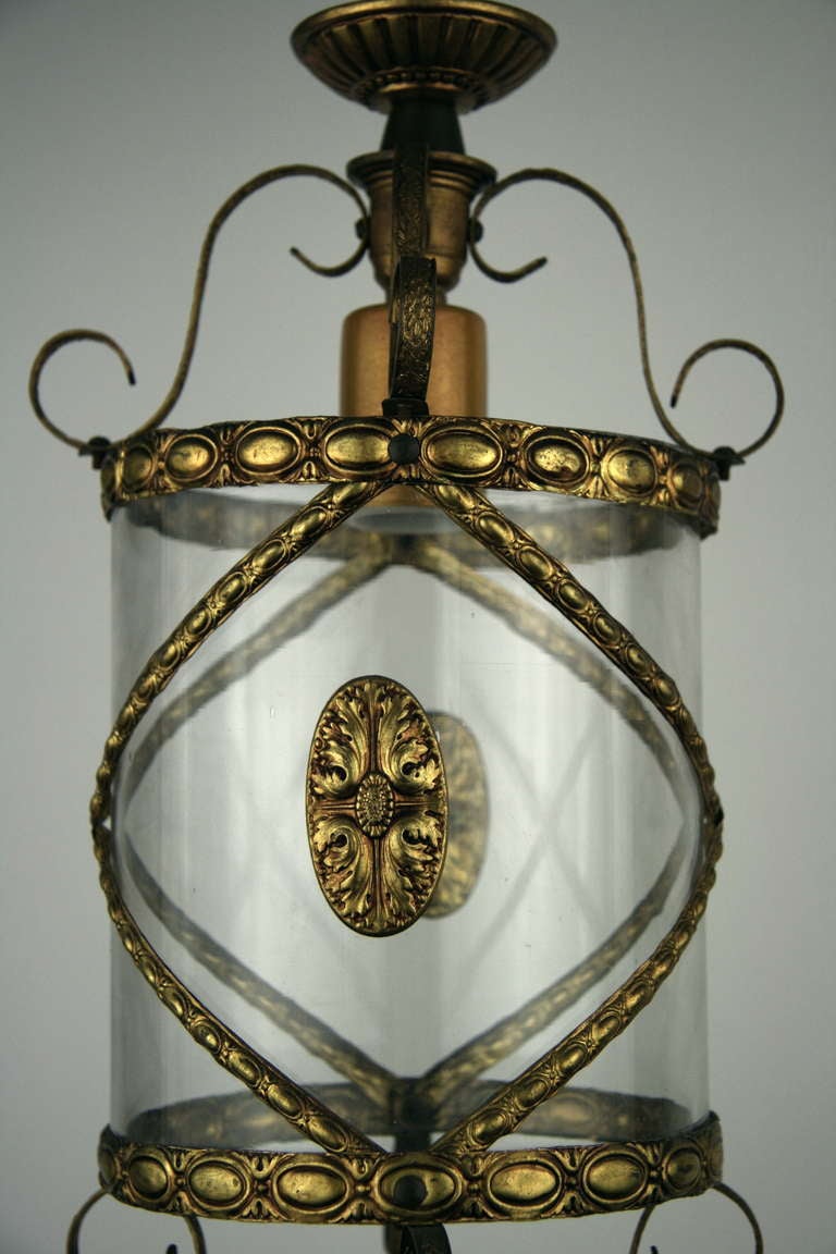 Milieu du XXe siècle Lanterne italienne en verre courbé en laiton en vente