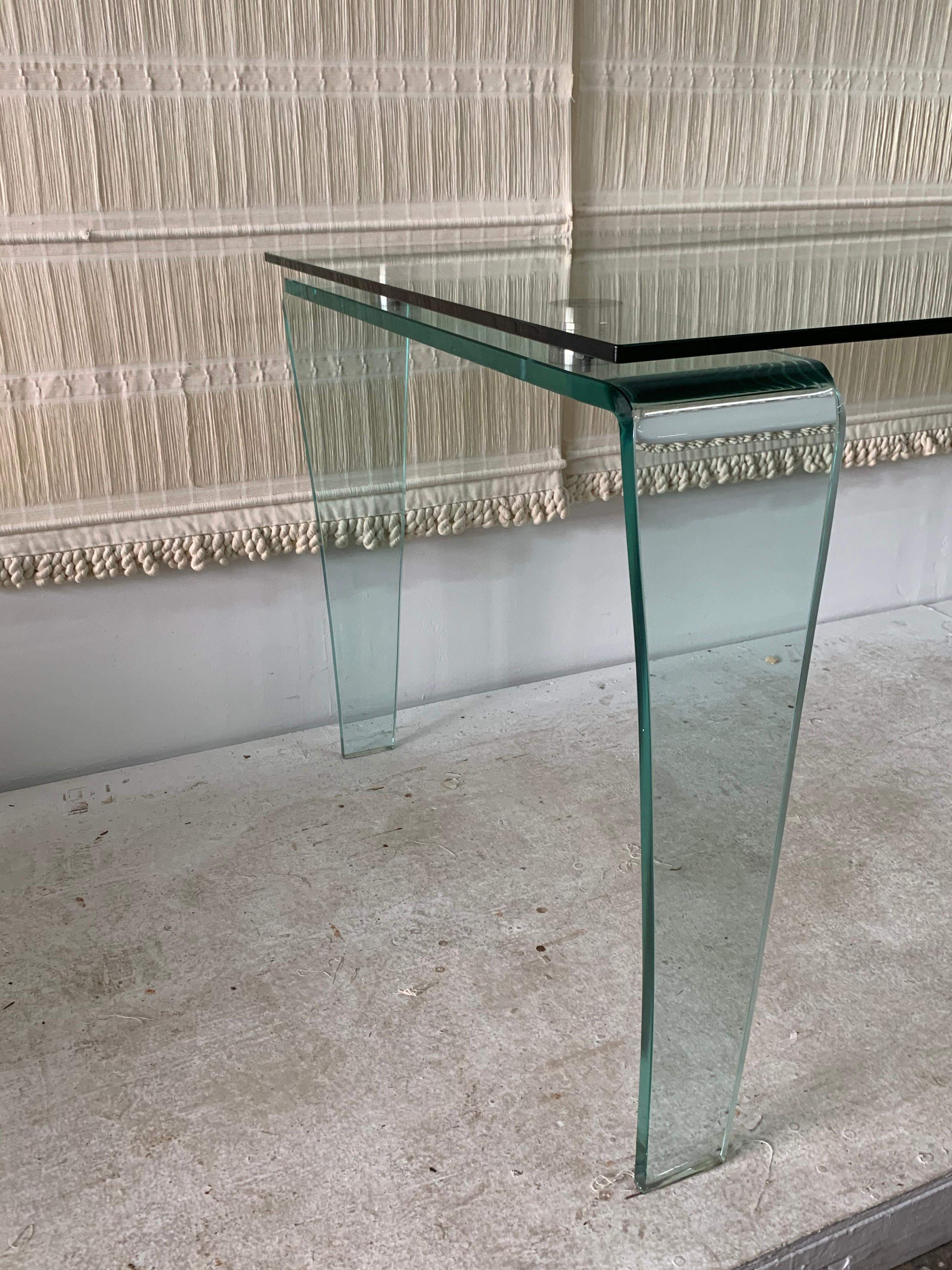 Italienischer Tisch/Schreibtisch aus gebogenem Glas:: FIAM zugeschrieben im Angebot 1