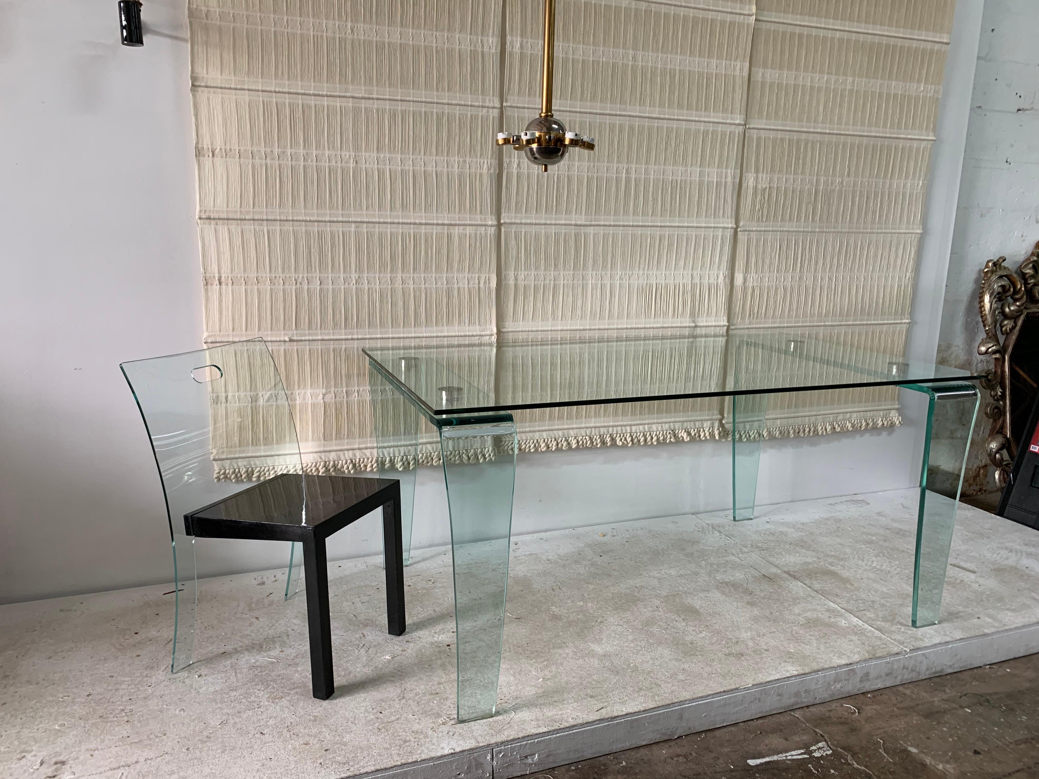 Italienischer Tisch/Schreibtisch aus gebogenem Glas:: FIAM zugeschrieben im Angebot 3