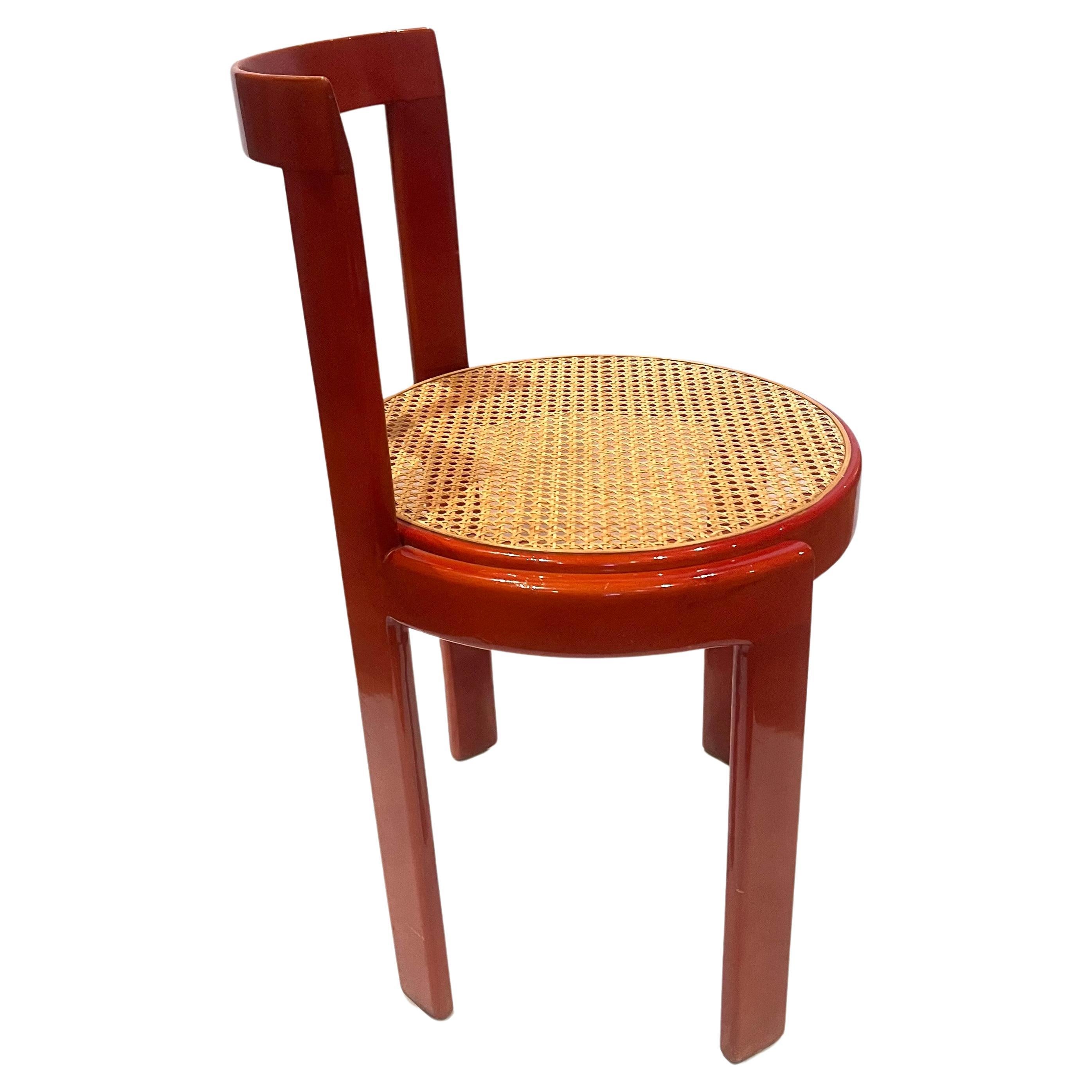 Postmoderne Ensemble de 6 chaises italiennes en bois cintré laqué rouge du milieu du siècle dernier en vente