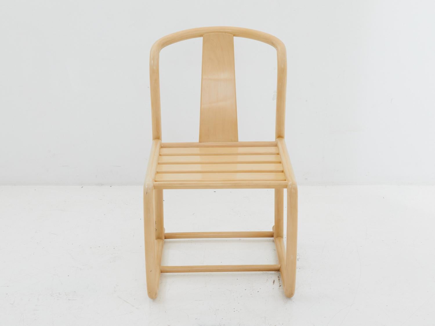 Take a seat in this maple bentwood tubular chair, a true Italian delight crafted by Tecno Furniture. It's modern design and exquisite craftsmanship will make you feel like you're lounging in a chic café in Milan. Bella, stylish, and