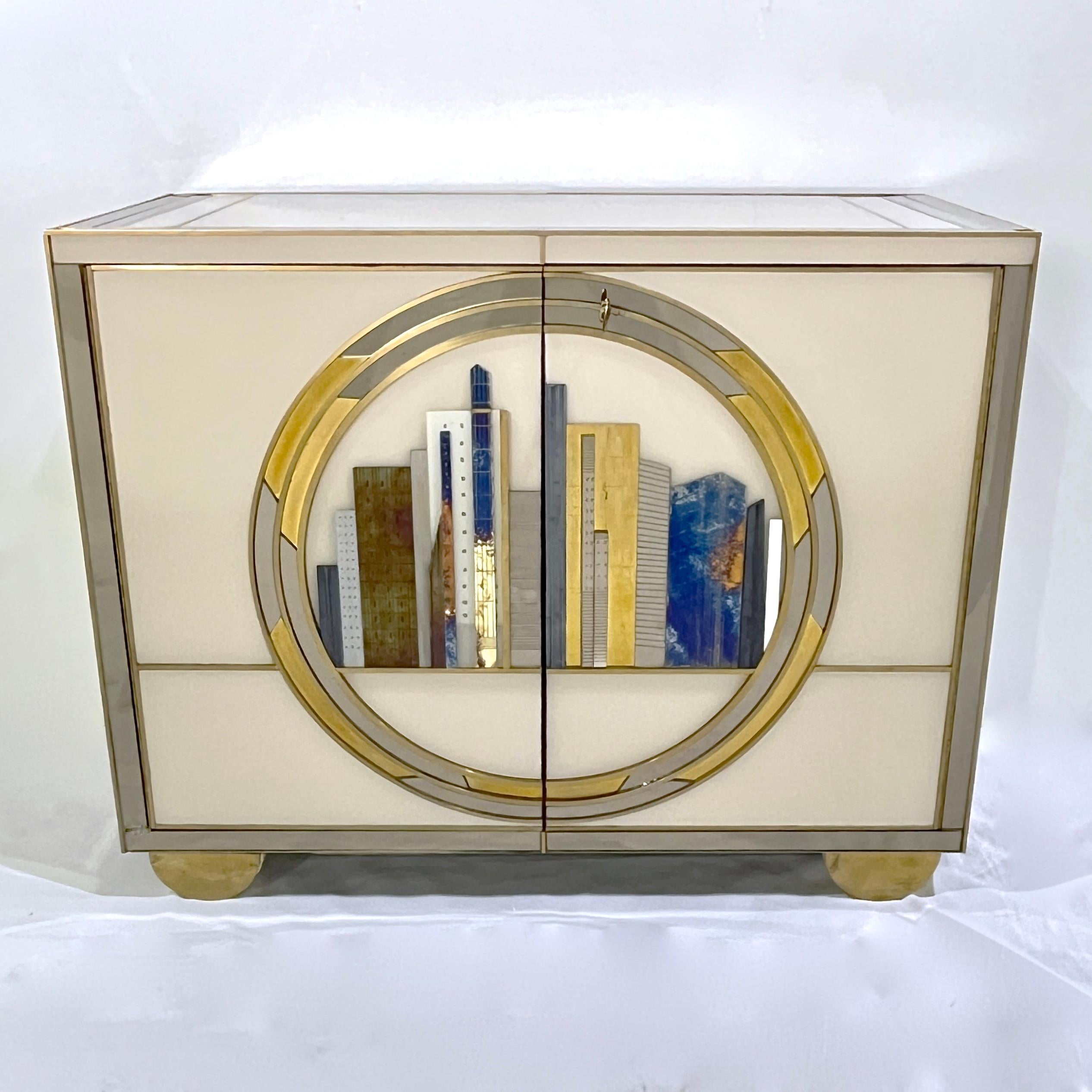 Italienische moderne Elfenbeinschränke nach Maß mit blauem, goldenem und weißem Umriss der Stadt New York im Angebot 4