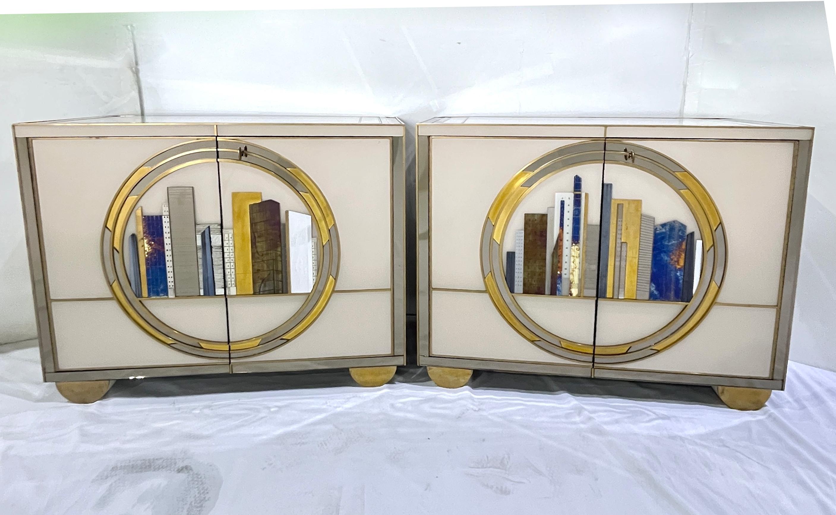 Italienische moderne Elfenbeinschränke nach Maß mit blauem, goldenem und weißem Umriss der Stadt New York im Angebot 2