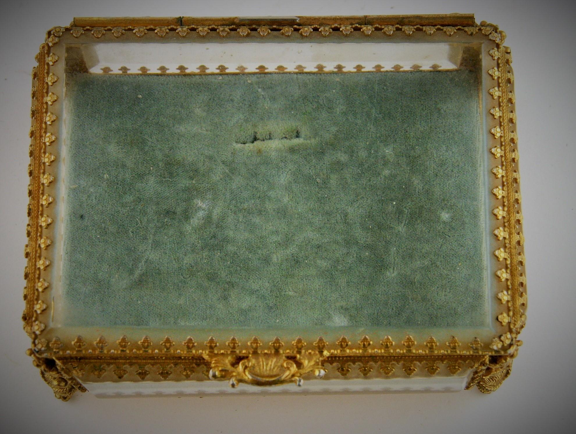 Italian Beveled Glass and Gilt Brass Box In Good Condition For Sale In Douglas Manor, NY