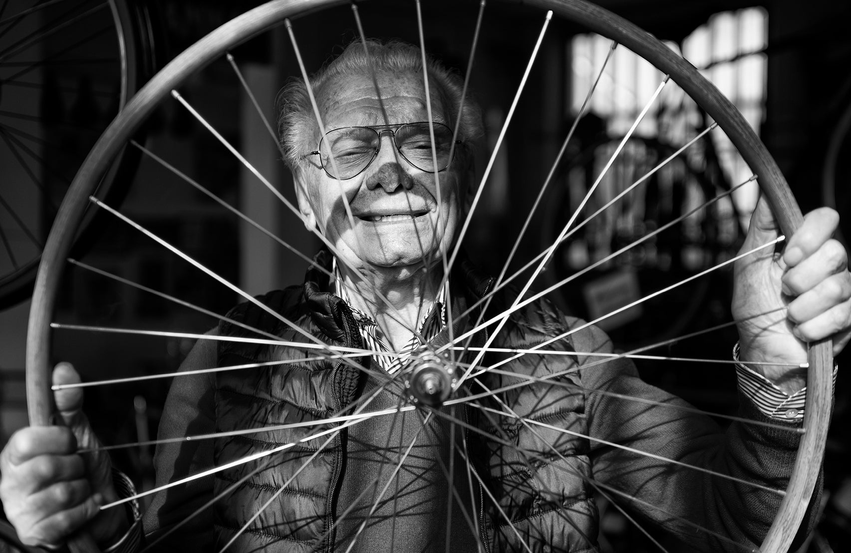 Italian bucycles in the famous shop-laboratory of GIOVANNI  MEAZZO in Alessandria, Piemonte: bicycle mechanic and racer, very famous in Italy.



SN ref.