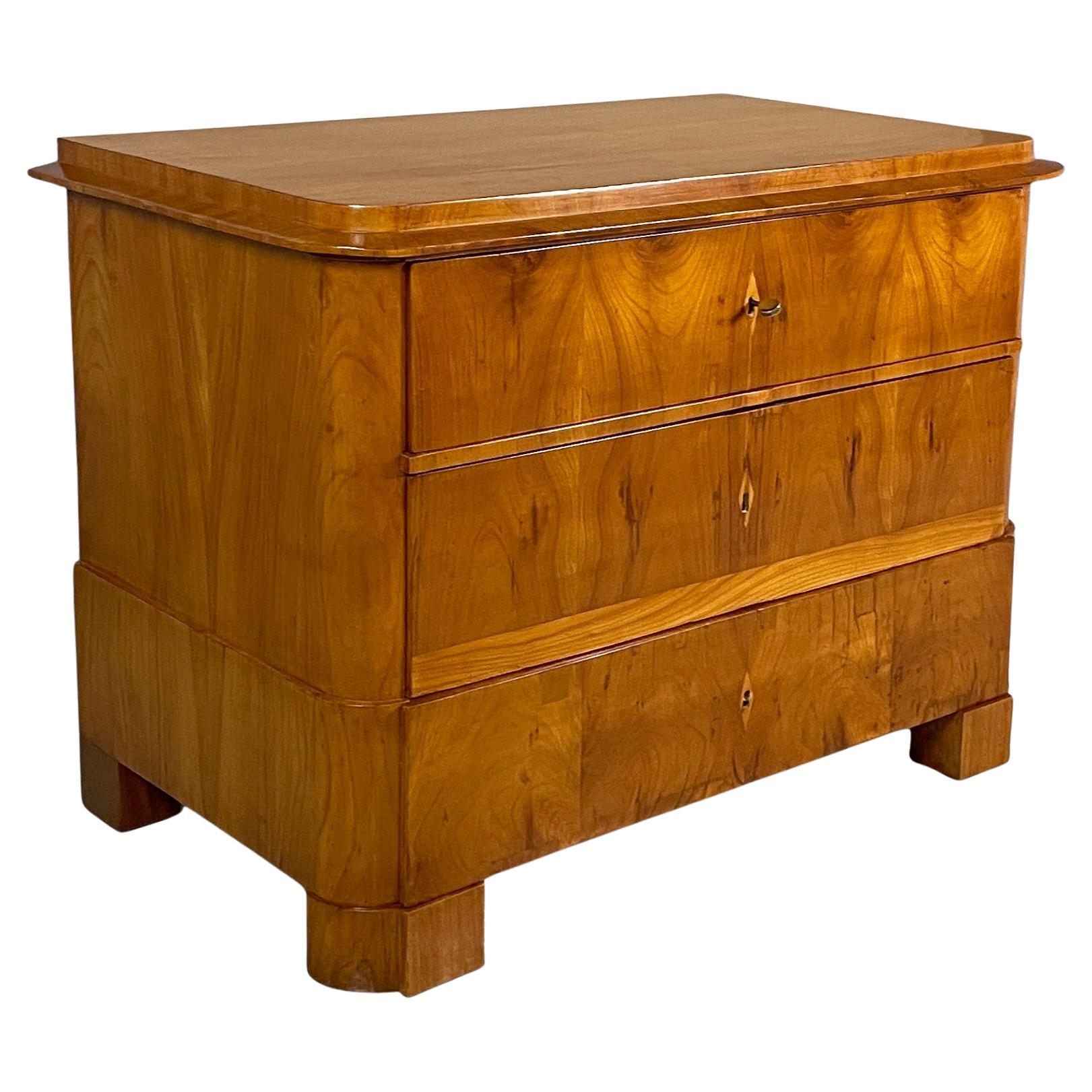 Italian Biedermeier style chest of drawers in wood, 1930s