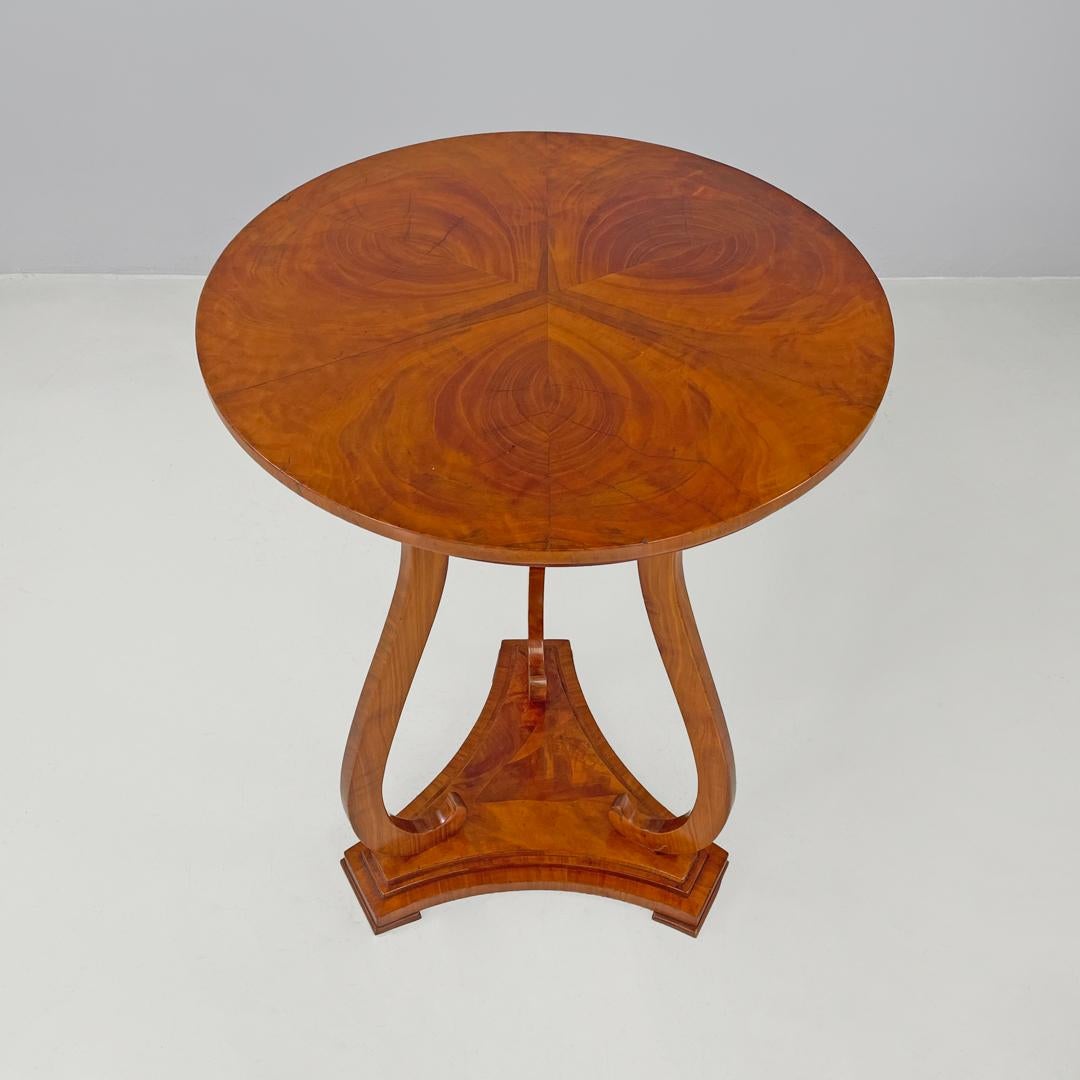 Italienische runde Holzsockel oder -säulen im Biedermeier-Stil, frühe 1800er Jahre (Frühes 19. Jahrhundert) im Angebot