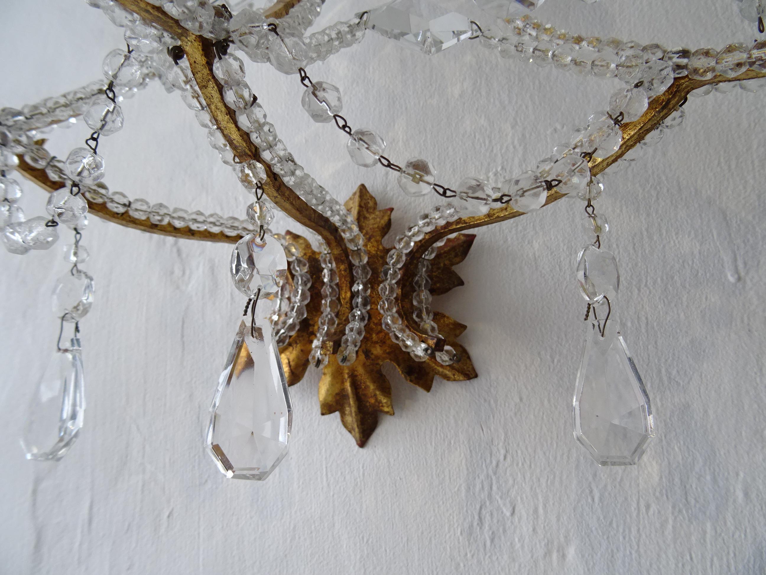 Grandes appliques italiennes en gouttes en métal doré avec prismes en cristal de Murano et perles, vers 1900 en vente 3