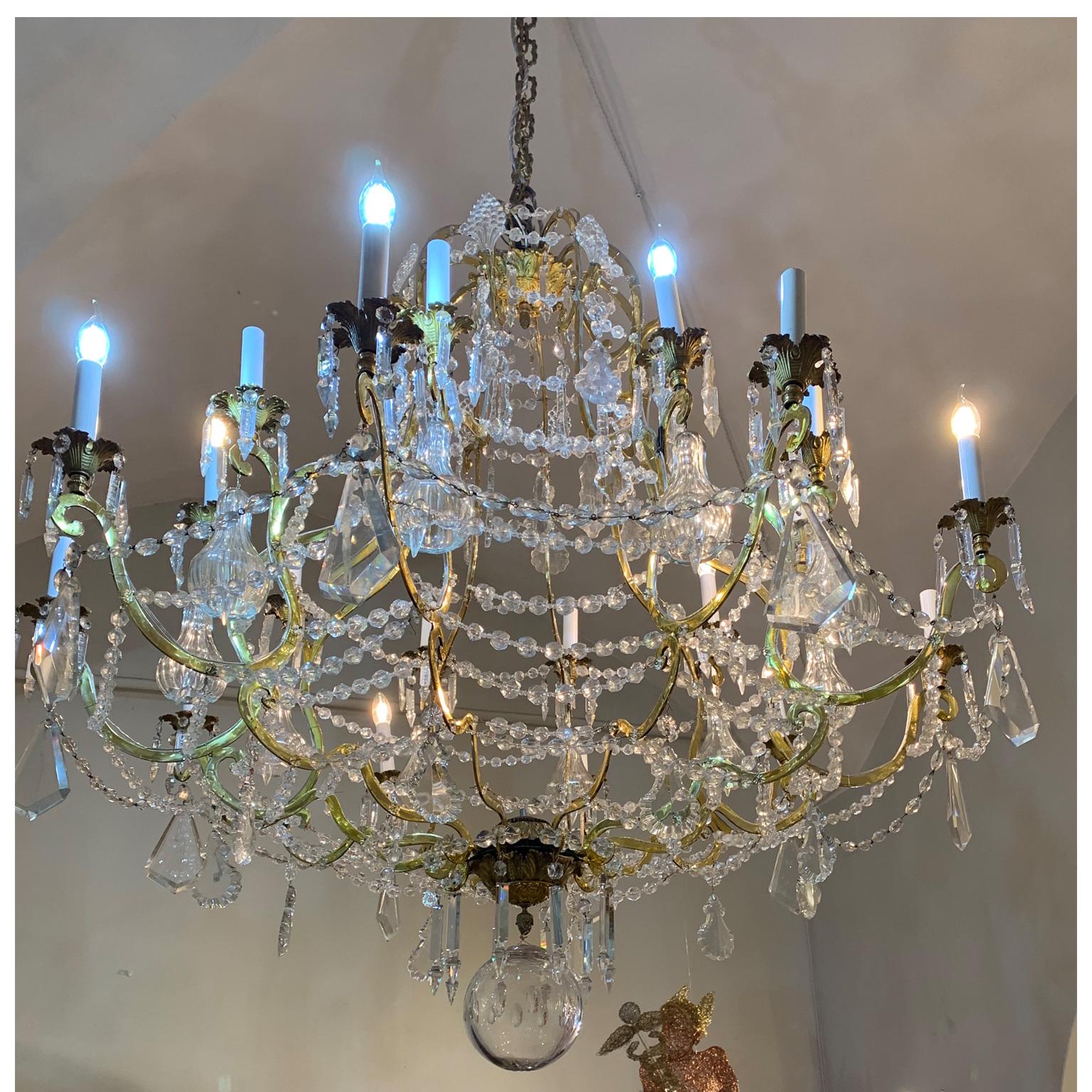 Italian Big Chandelier Gilded Bronze Crystal Pendent 20-Light Florence Palace In Good Condition For Sale In Firenze, IT