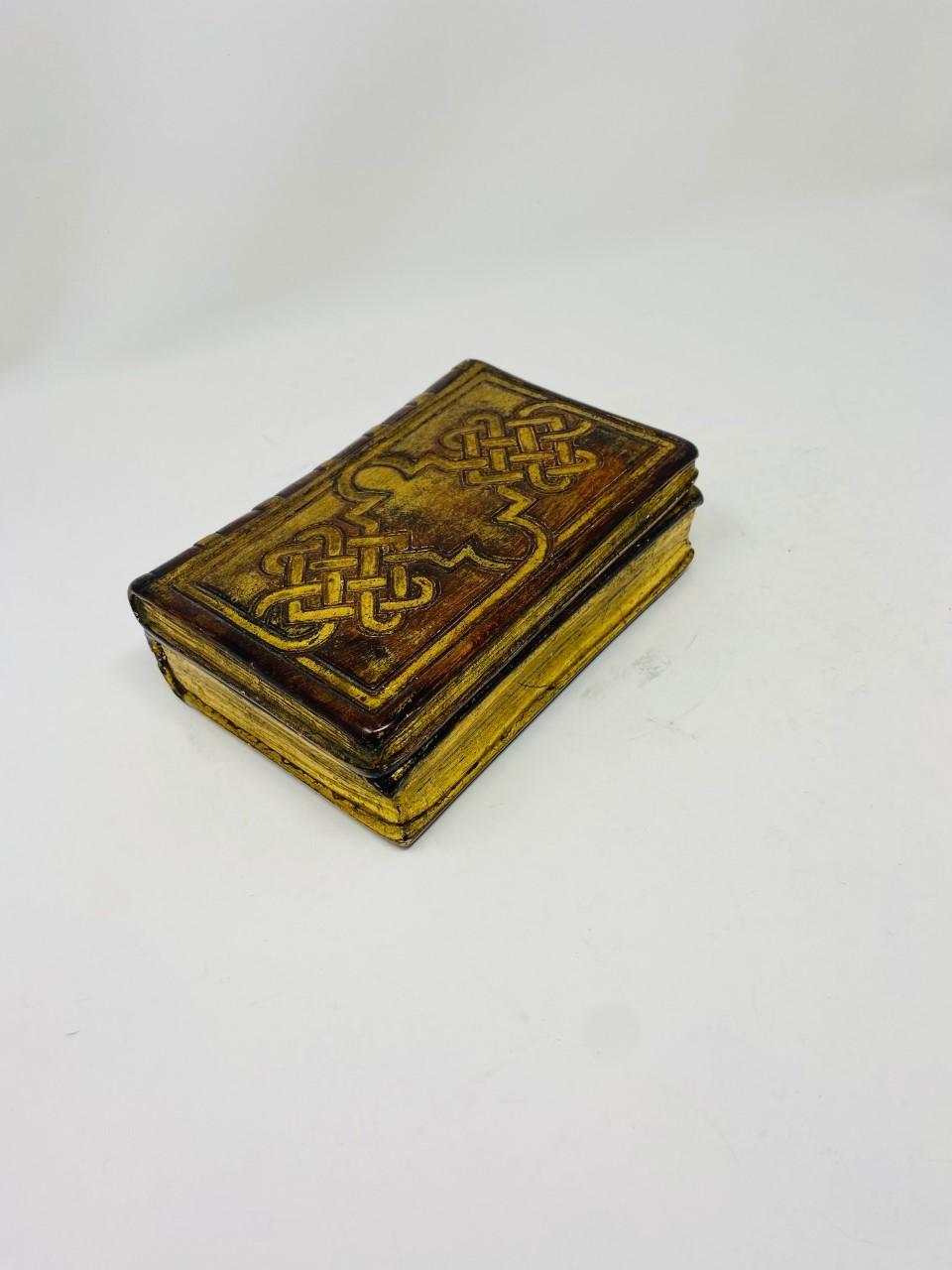 Boîte à livres en céramique italienne enchâssée de Borghese en vente 3