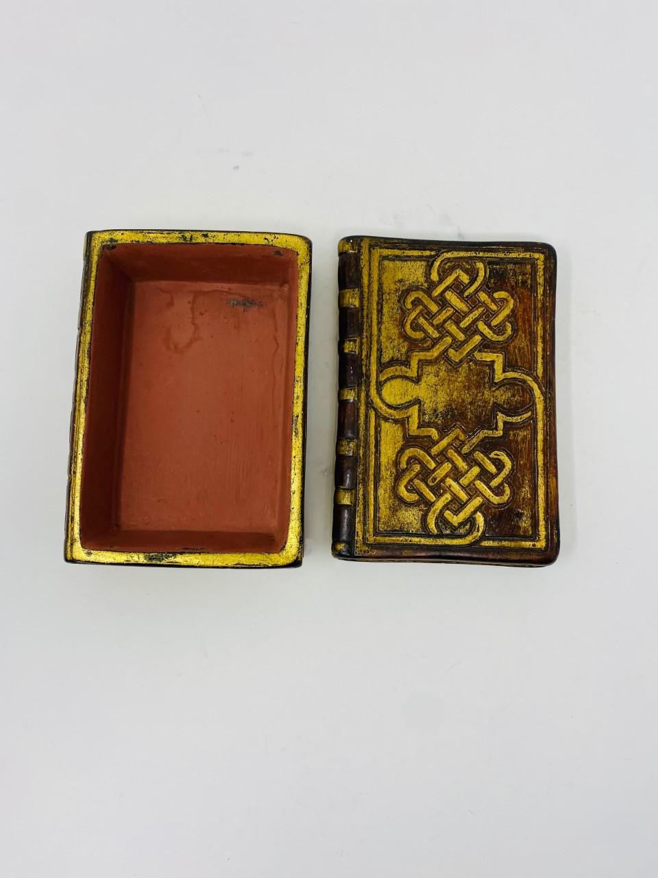 Italian Binded Book Ceramic Box by Borghese In Good Condition For Sale In San Diego, CA