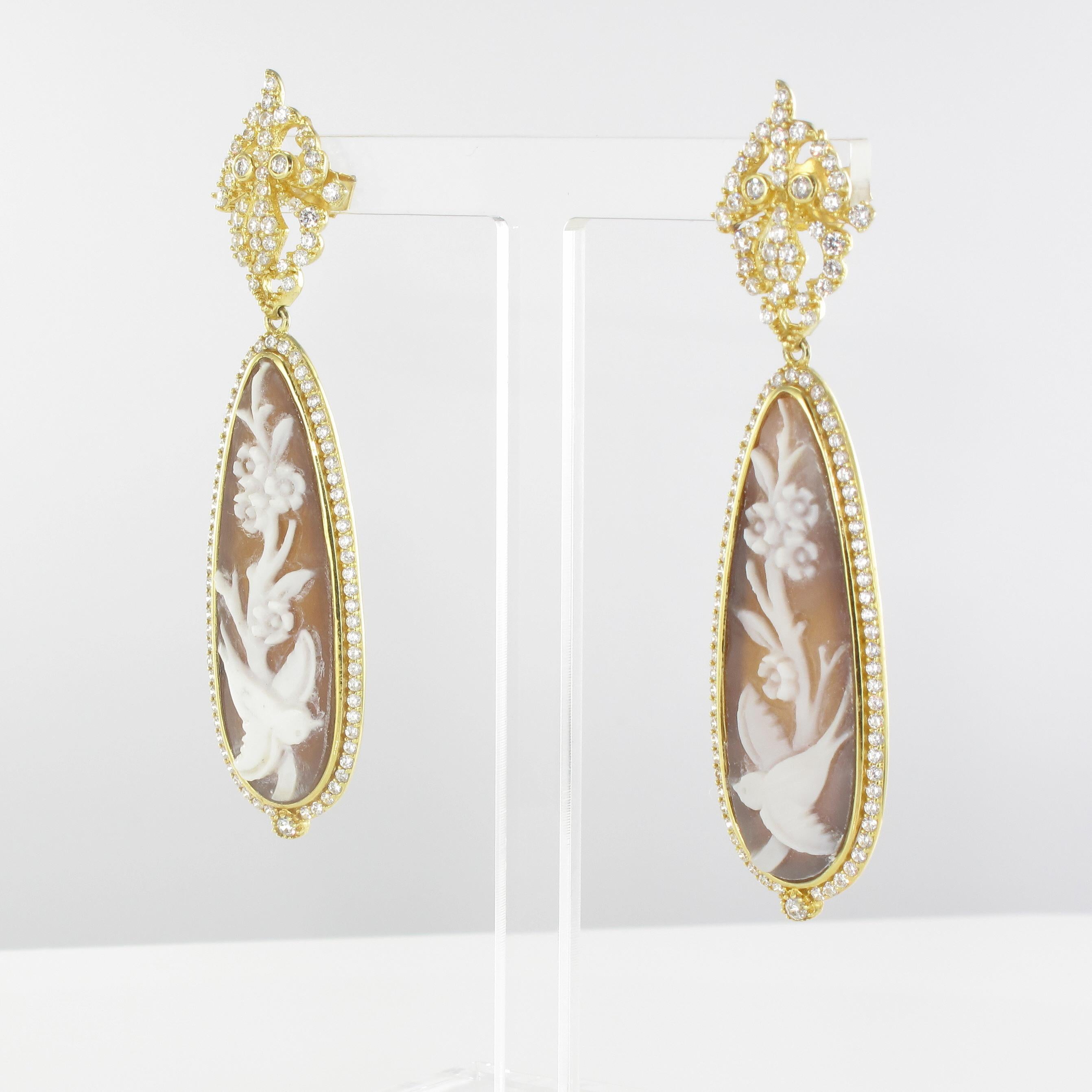 Italian Bird Cameo on Shell Crystal Dangle Earrings In New Condition In Poitiers, FR