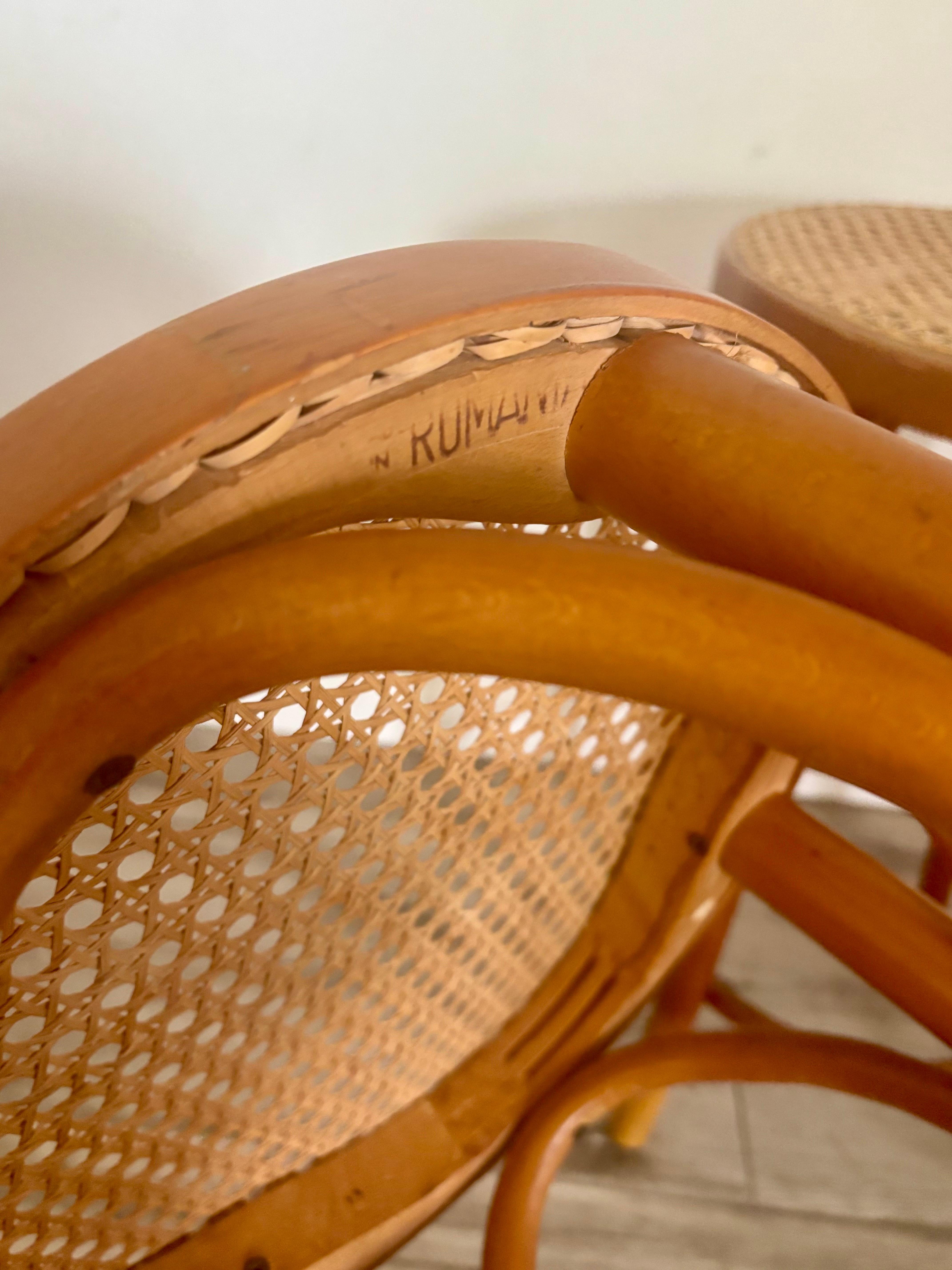 Taburetes de altura de mostrador de madera curvada y caña estilo bistró italiano de mediados de siglo en venta 4