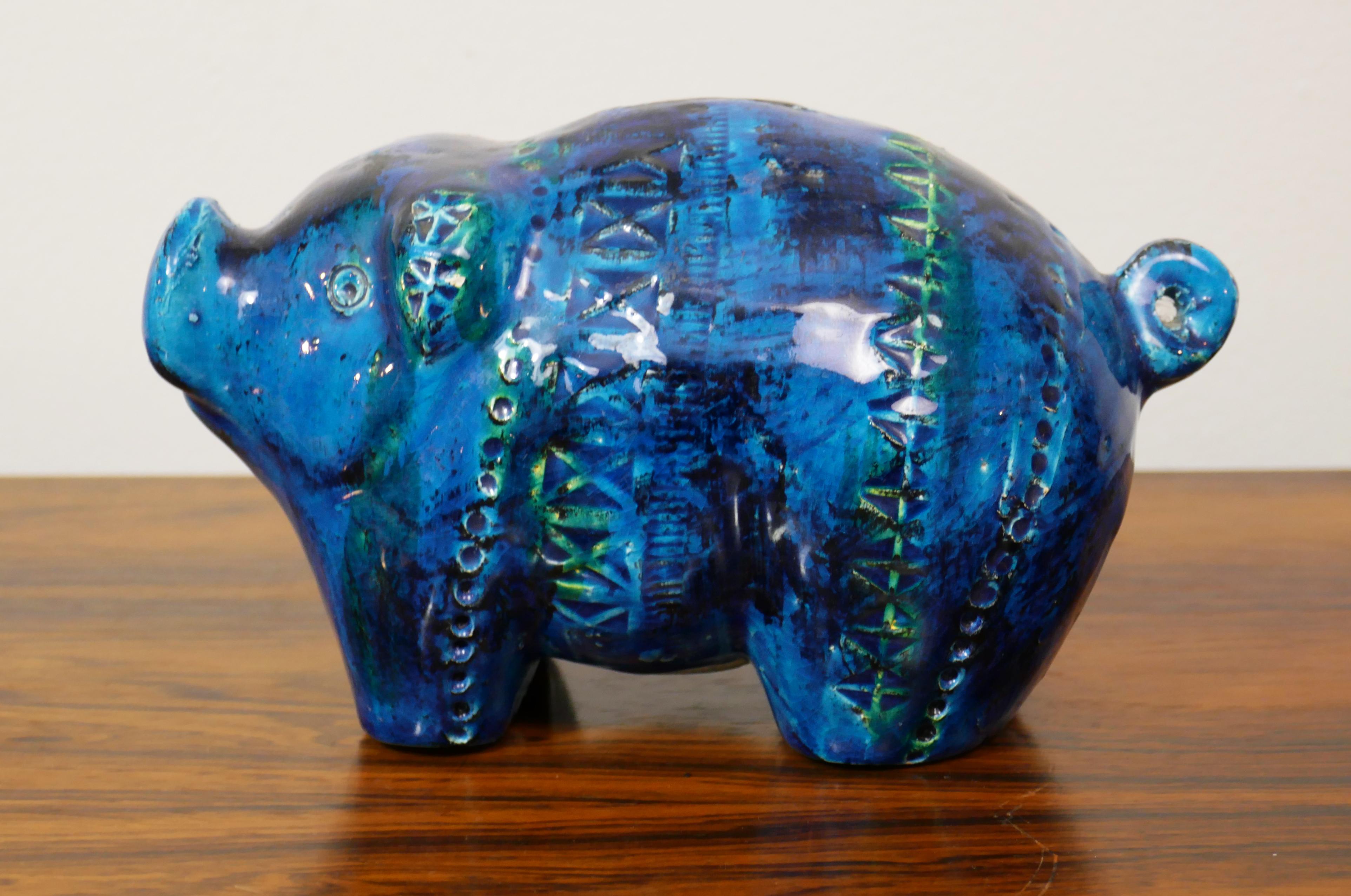 An Italian Bitossi 'Rimini Blu' money box in the form of a pig with its original plastic stopper to the opening in the base, circa 1965. Beautiful brilliant blue glaze. Designed by Aldo Londi and manufactured by Bitossi.
 