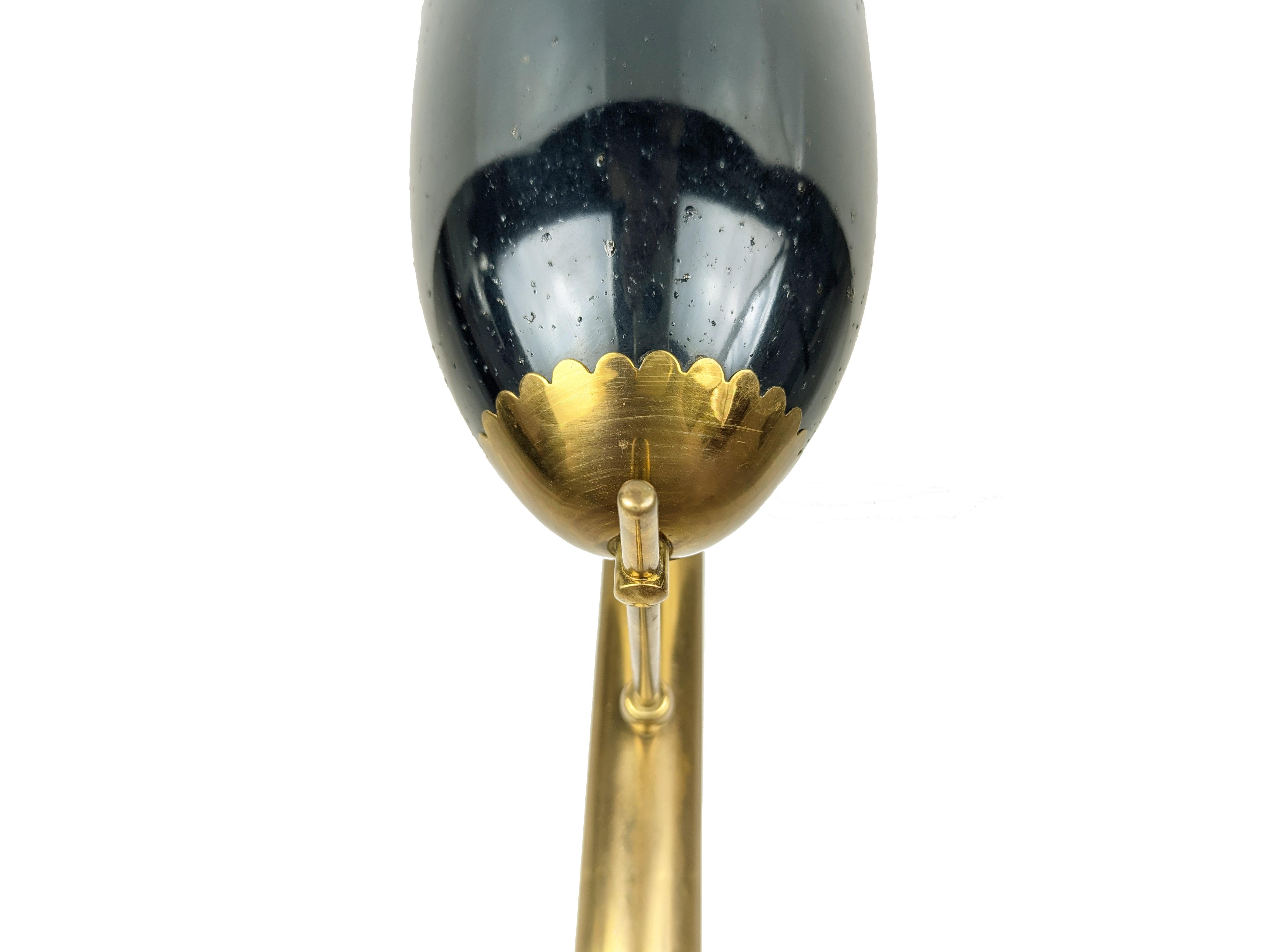 Italian Black Aluminum and Brass Adjustable Sconce, 1950s In Good Condition For Sale In Varese, Lombardia
