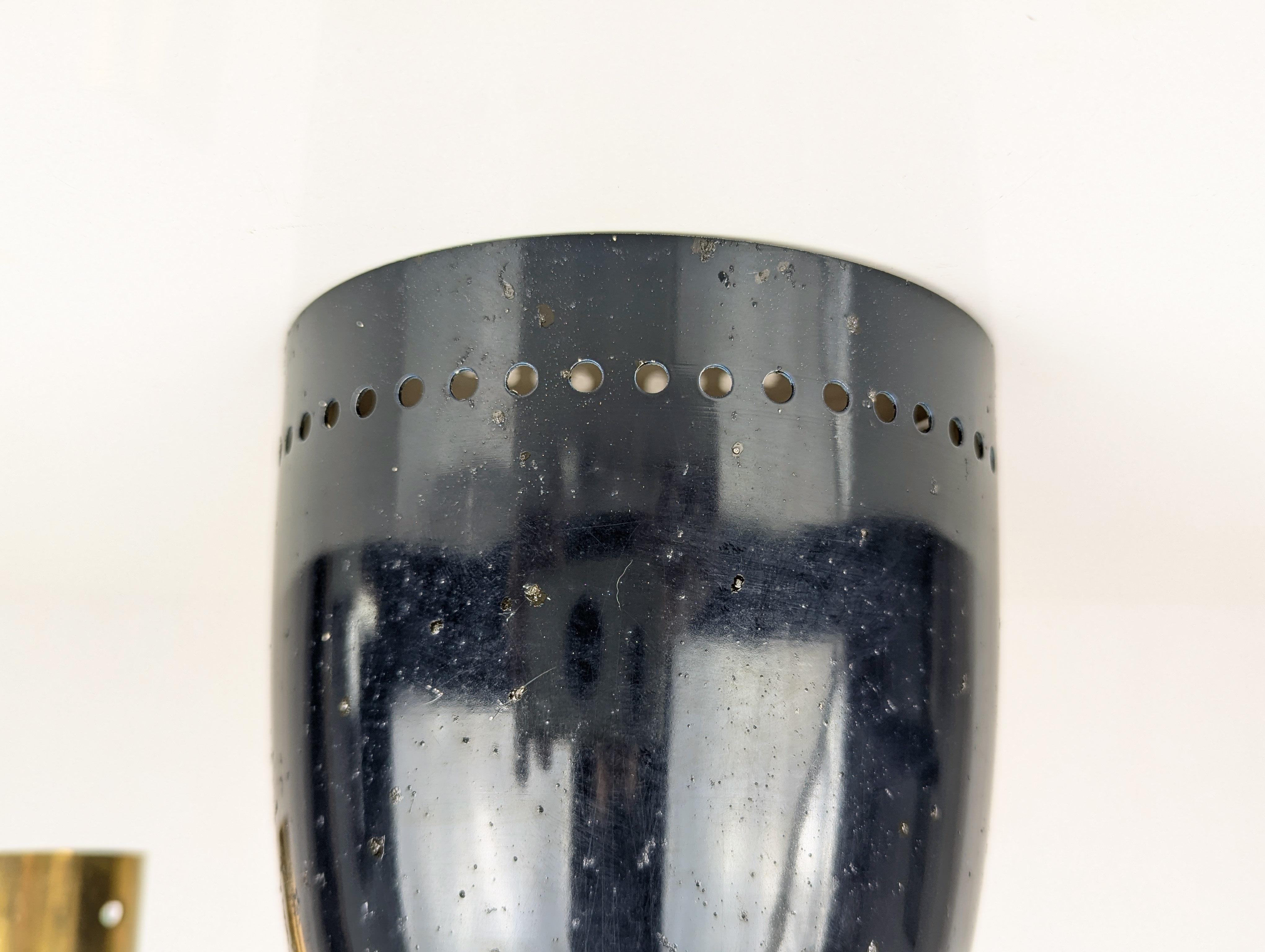Italian Black Aluminum and Brass Adjustable Sconce, 1950s For Sale 2