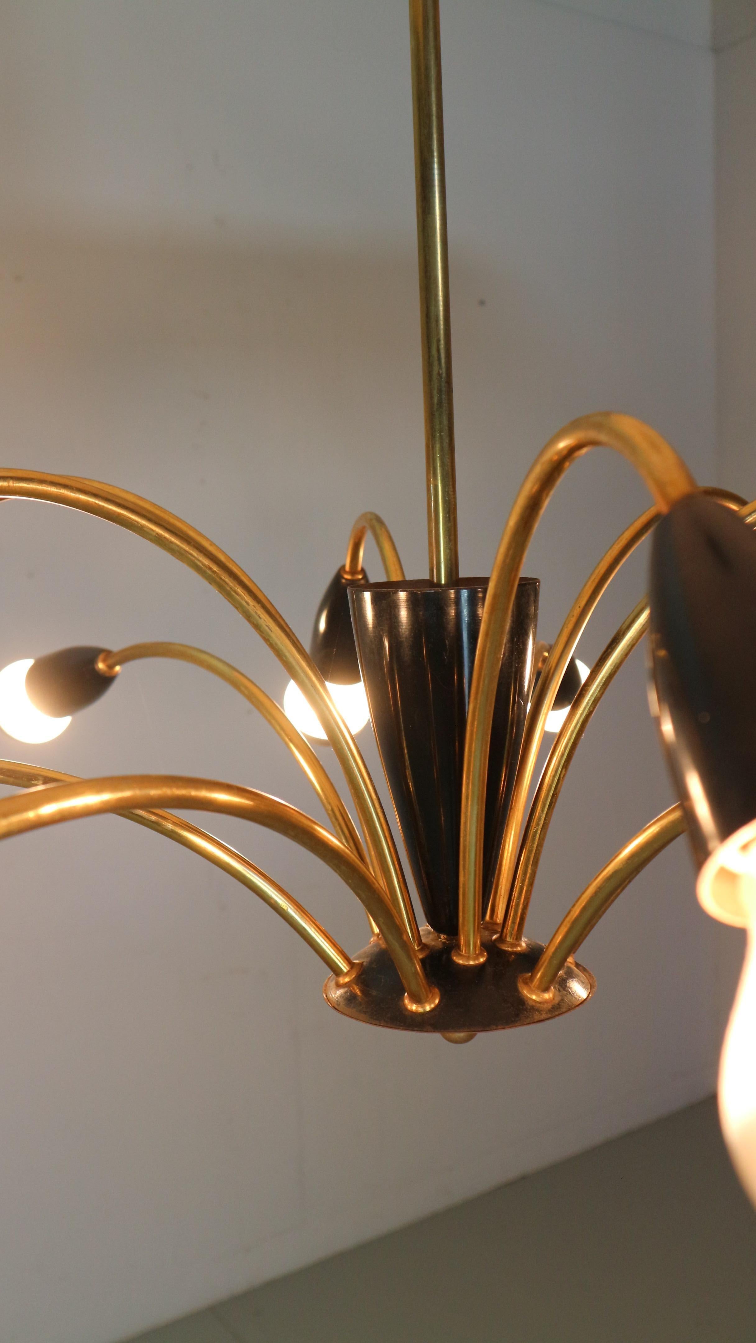 Italian Black and brass 12 arm Spider Chandelier  1950s In Good Condition For Sale In The Hague, NL