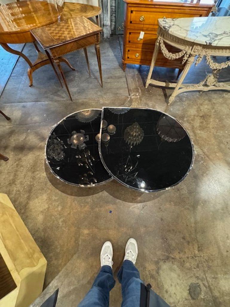 Fin du 20e siècle Table basse pivotante italienne en verre et noir en vente